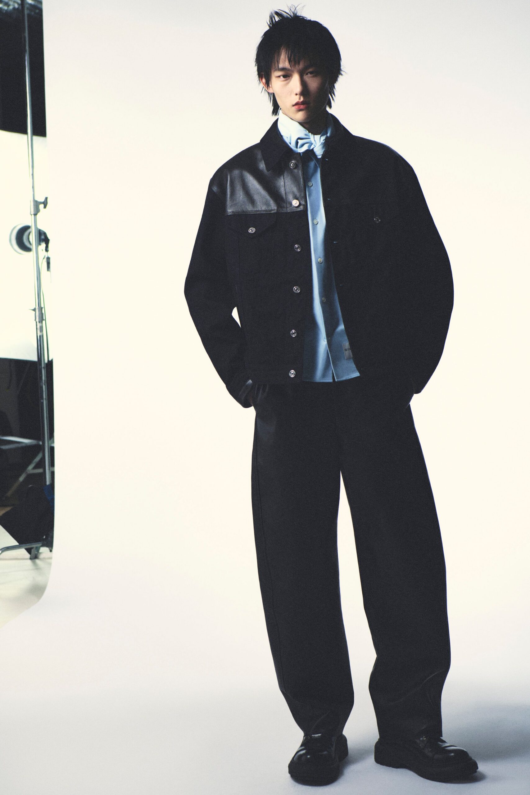 black denim long-sleeve collared oversized buttoned jacket