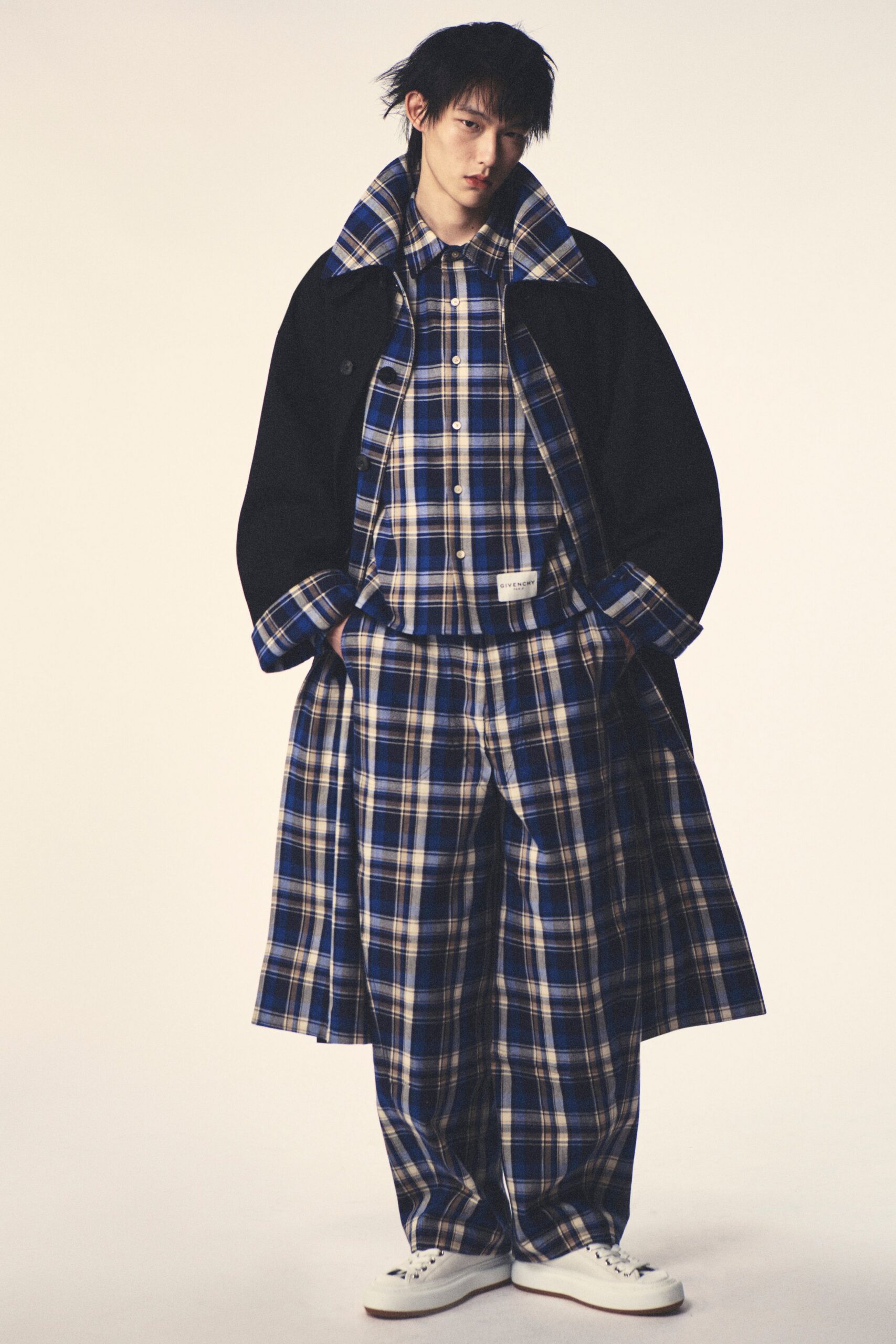 black long-sleeve collared relaxed buttoned coat