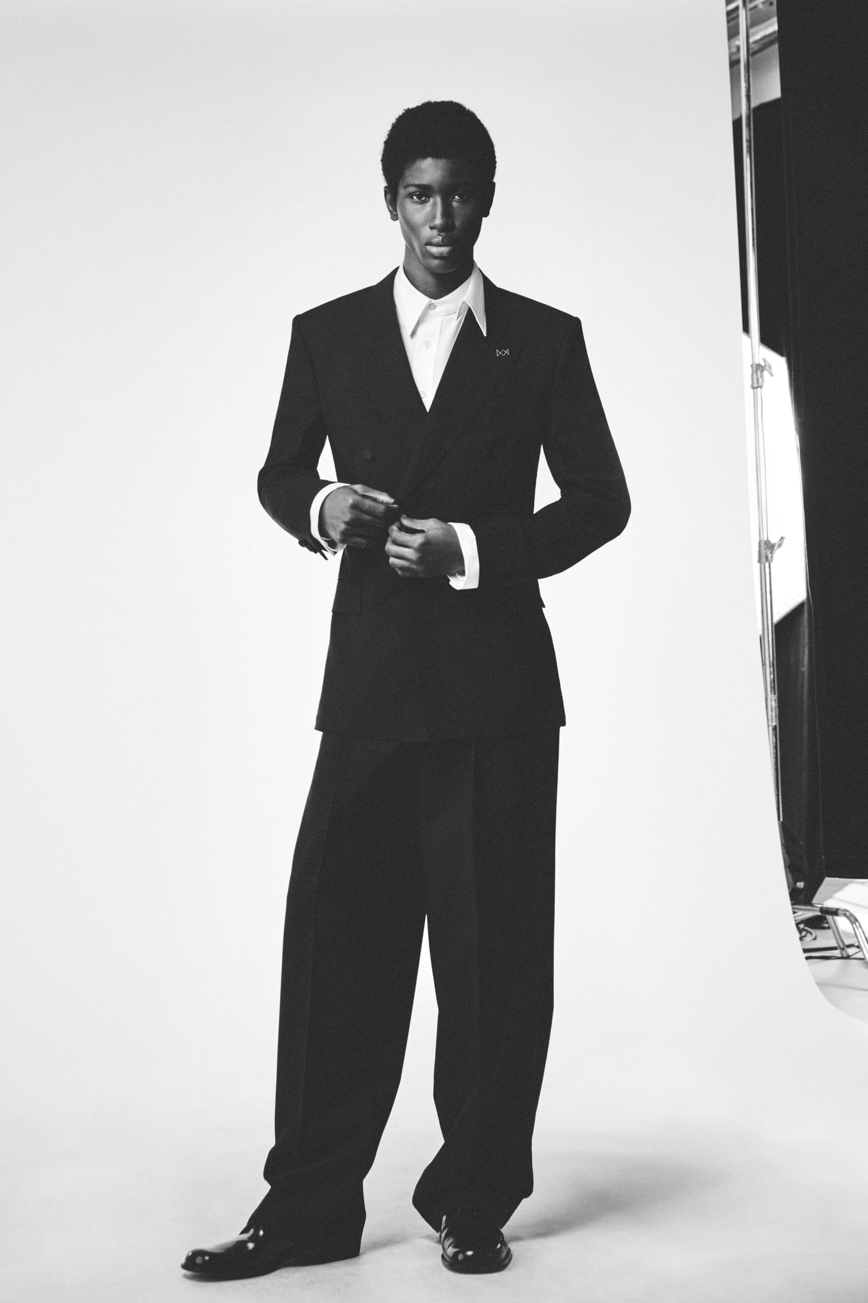 black wool long-sleeve collared tailored buttoned straight-leg suit