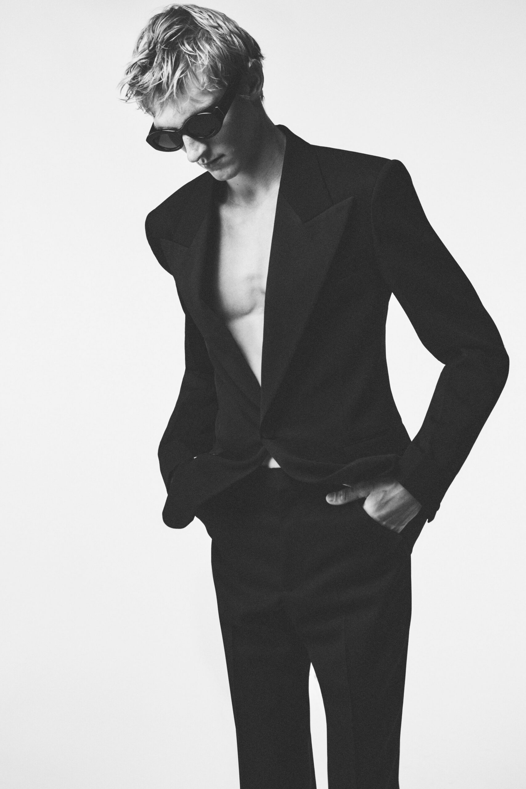 black wool long-sleeve collared tailored buttoned suit