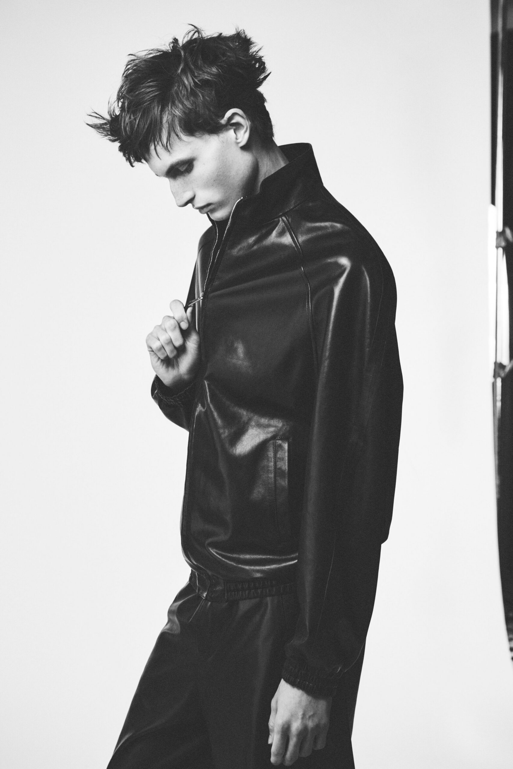 black leather long-sleeve collared fitted jacket