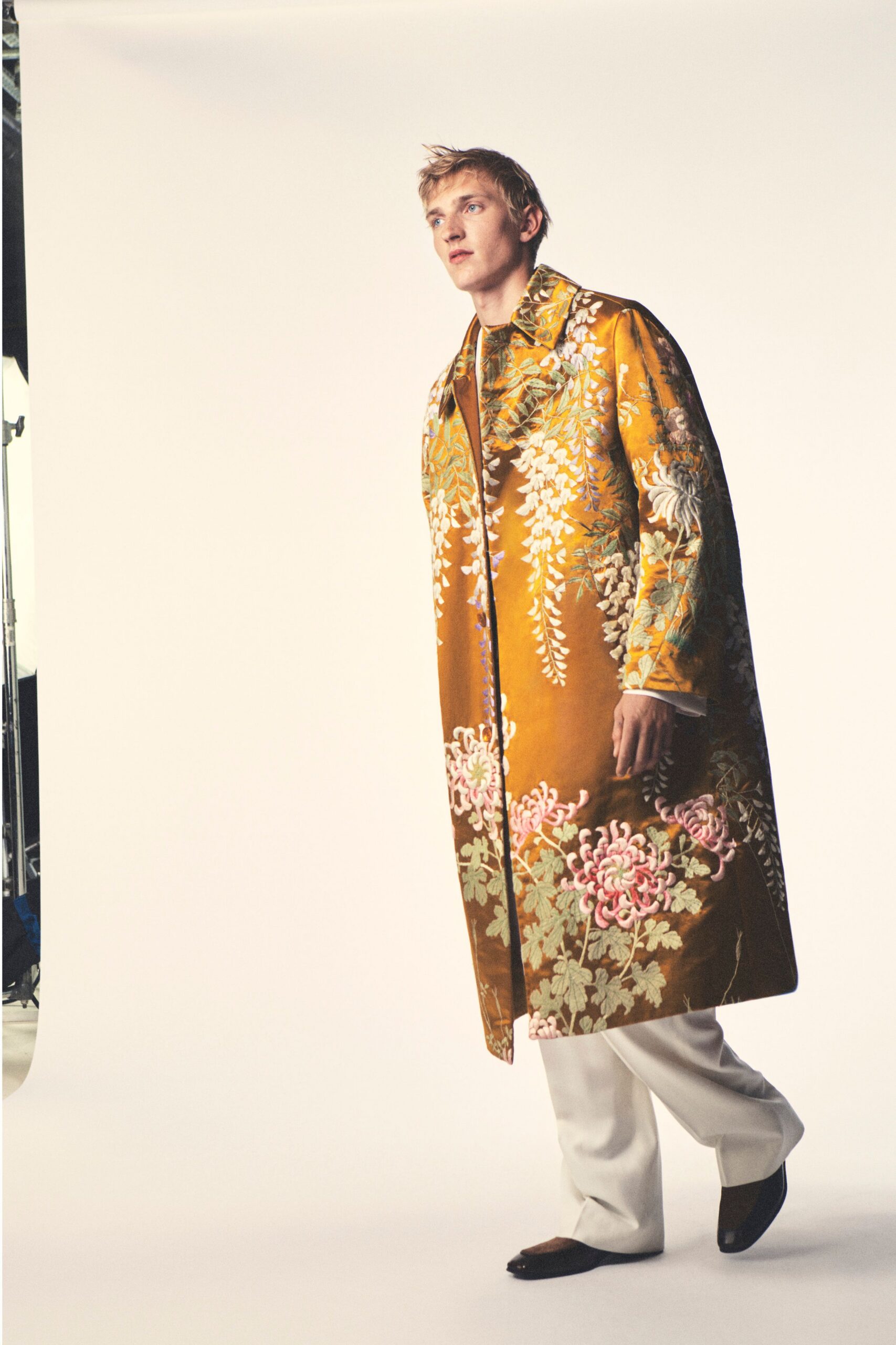 gold velvet long-sleeve collared relaxed embroidered coat
