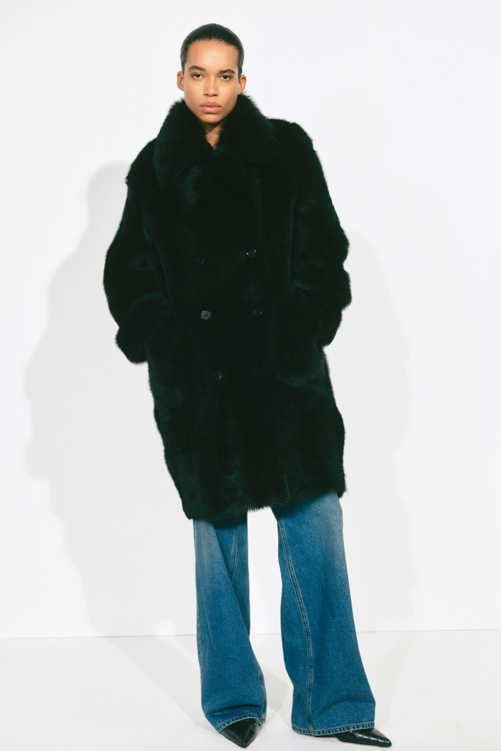black faux-fur long-sleeve double-breasted relaxed coat