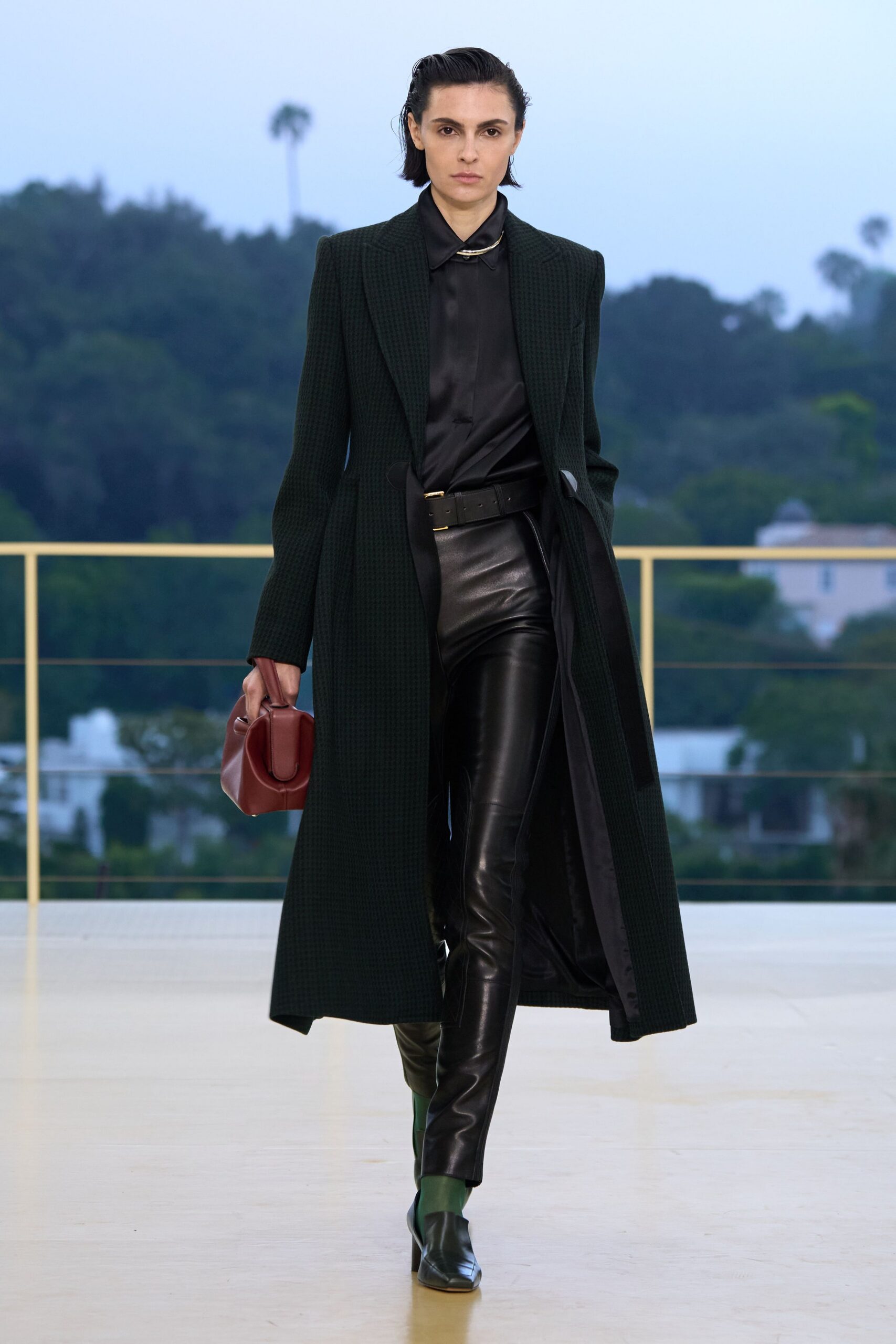 black wool long-sleeve collared fitted buttoned coat