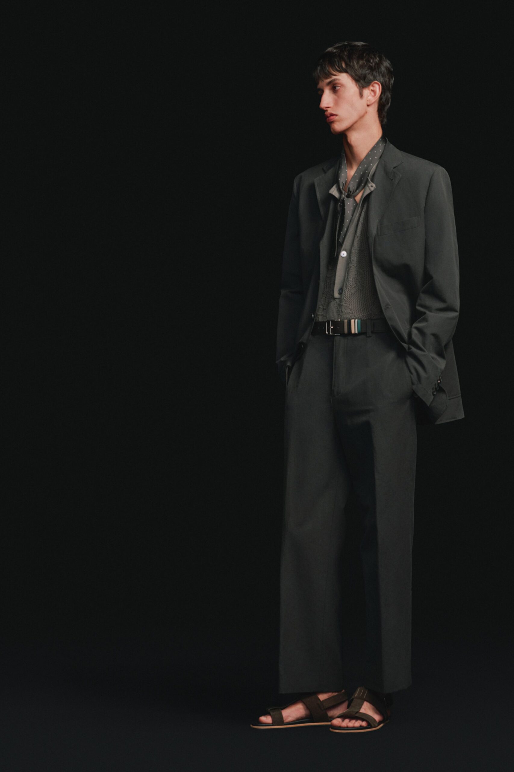 black cotton long-sleeve collared relaxed buttoned suit