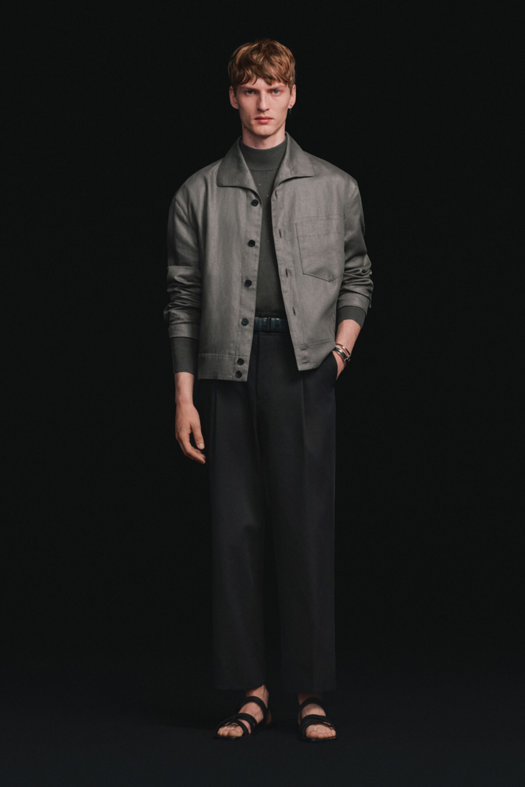 gray cotton long-sleeve collared relaxed buttoned jacket