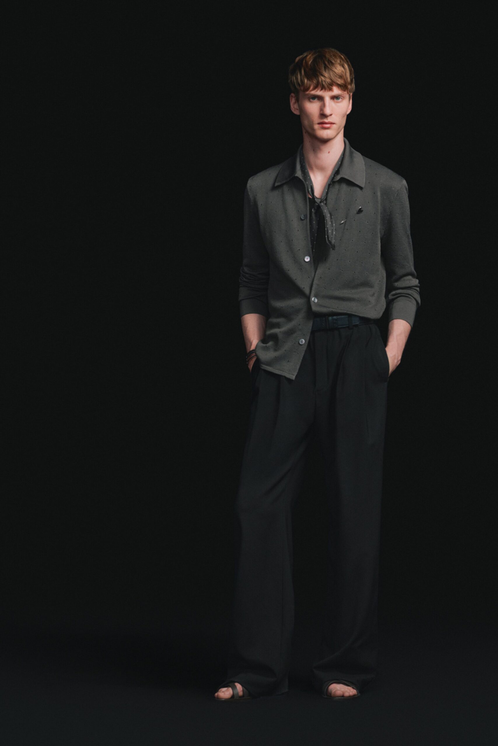 gray cotton long-sleeve collared relaxed buttoned shirt
