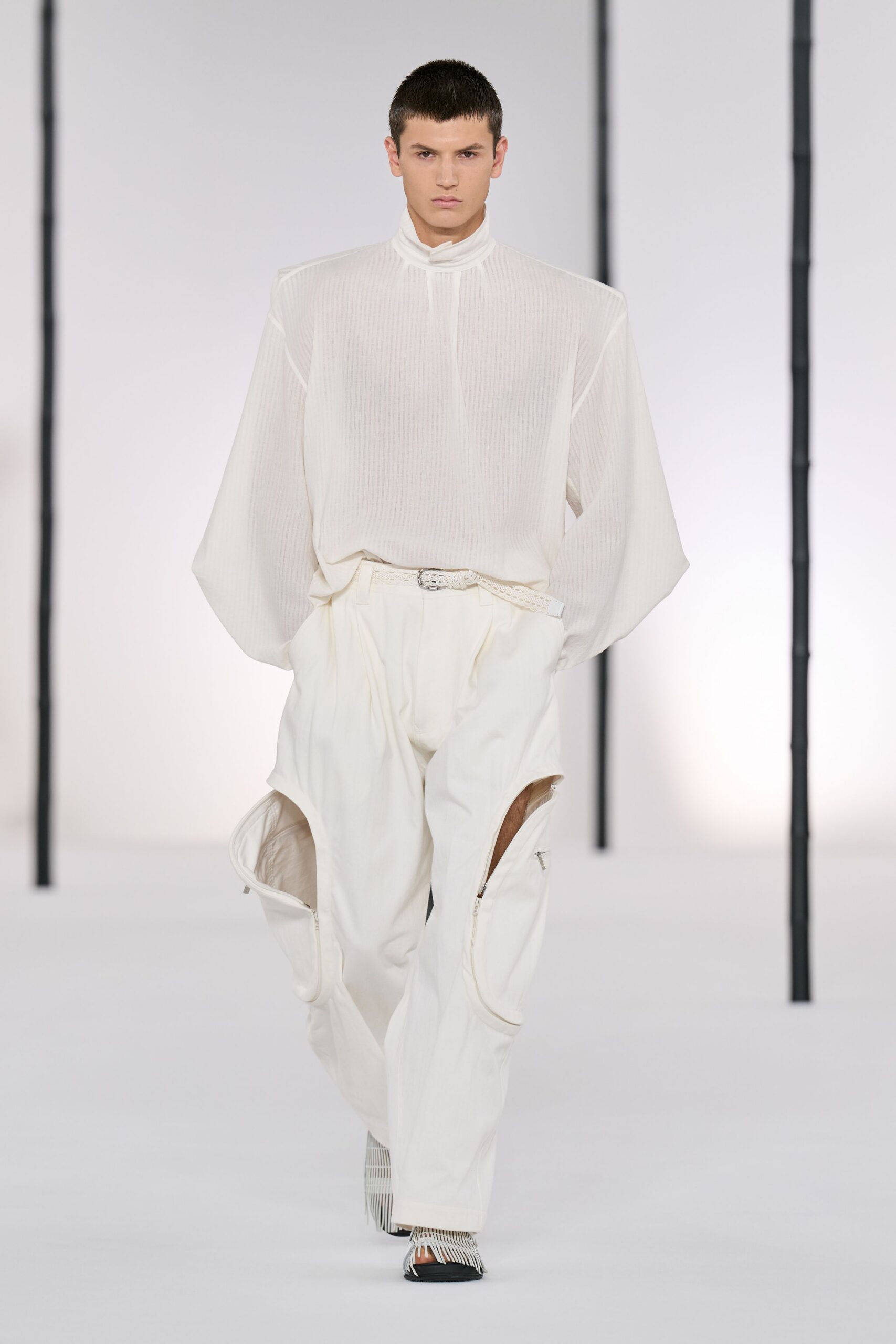 white cotton relaxed zippered pants