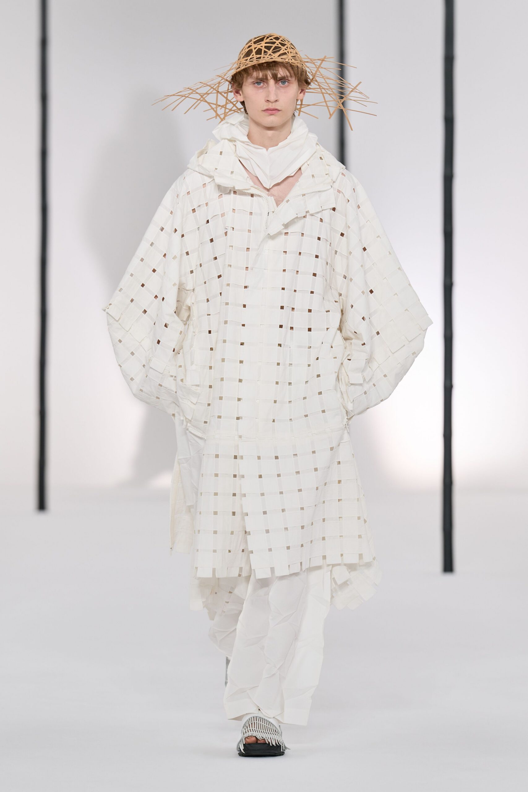 white cotton long-sleeve collared oversized layered pockets coat