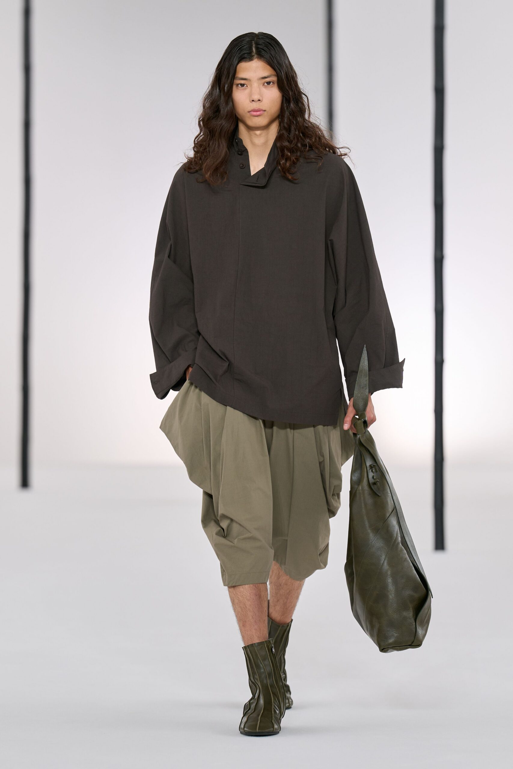 black relaxed shirt green pants