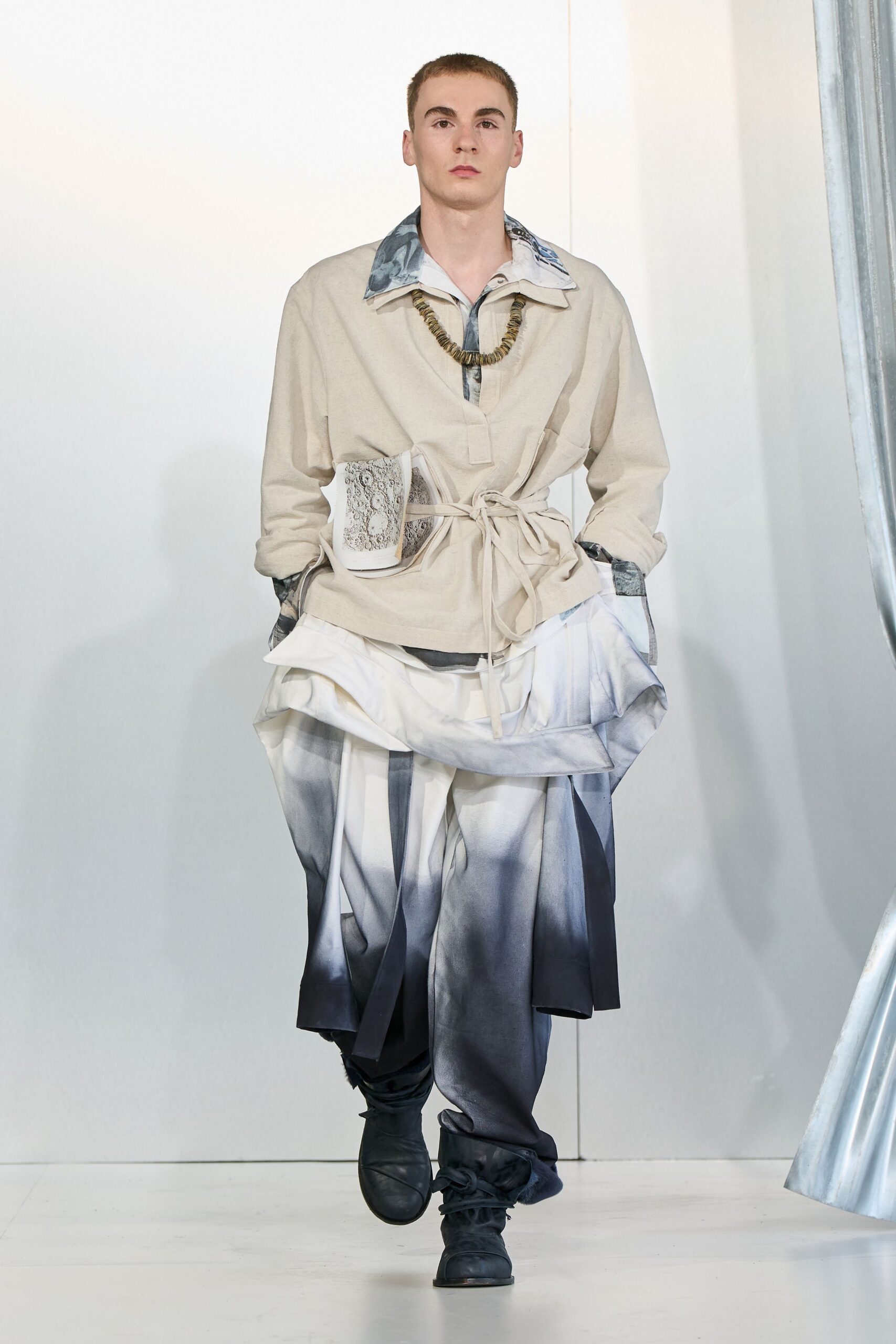 beige cotton long-sleeve collared relaxed buttoned shirt