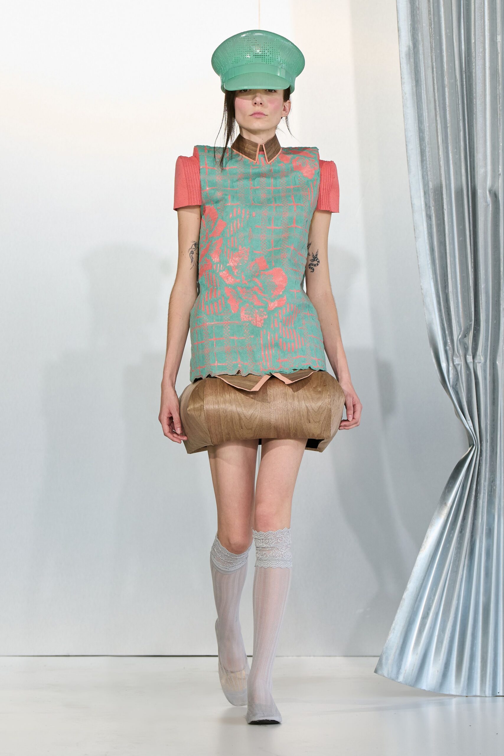 green cotton short-sleeve collared fitted printed top
