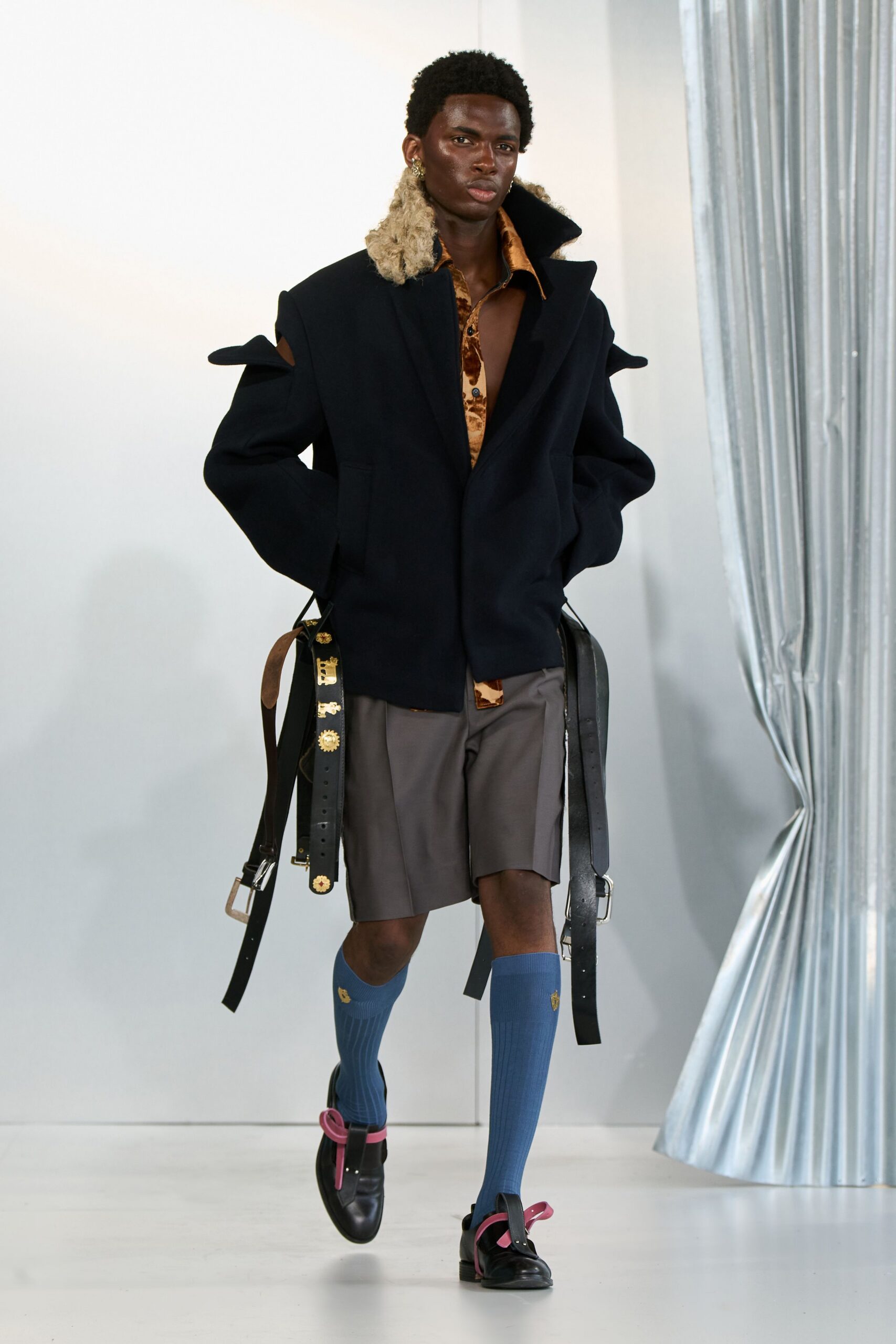 black wool long-sleeve collared relaxed zippered jacket