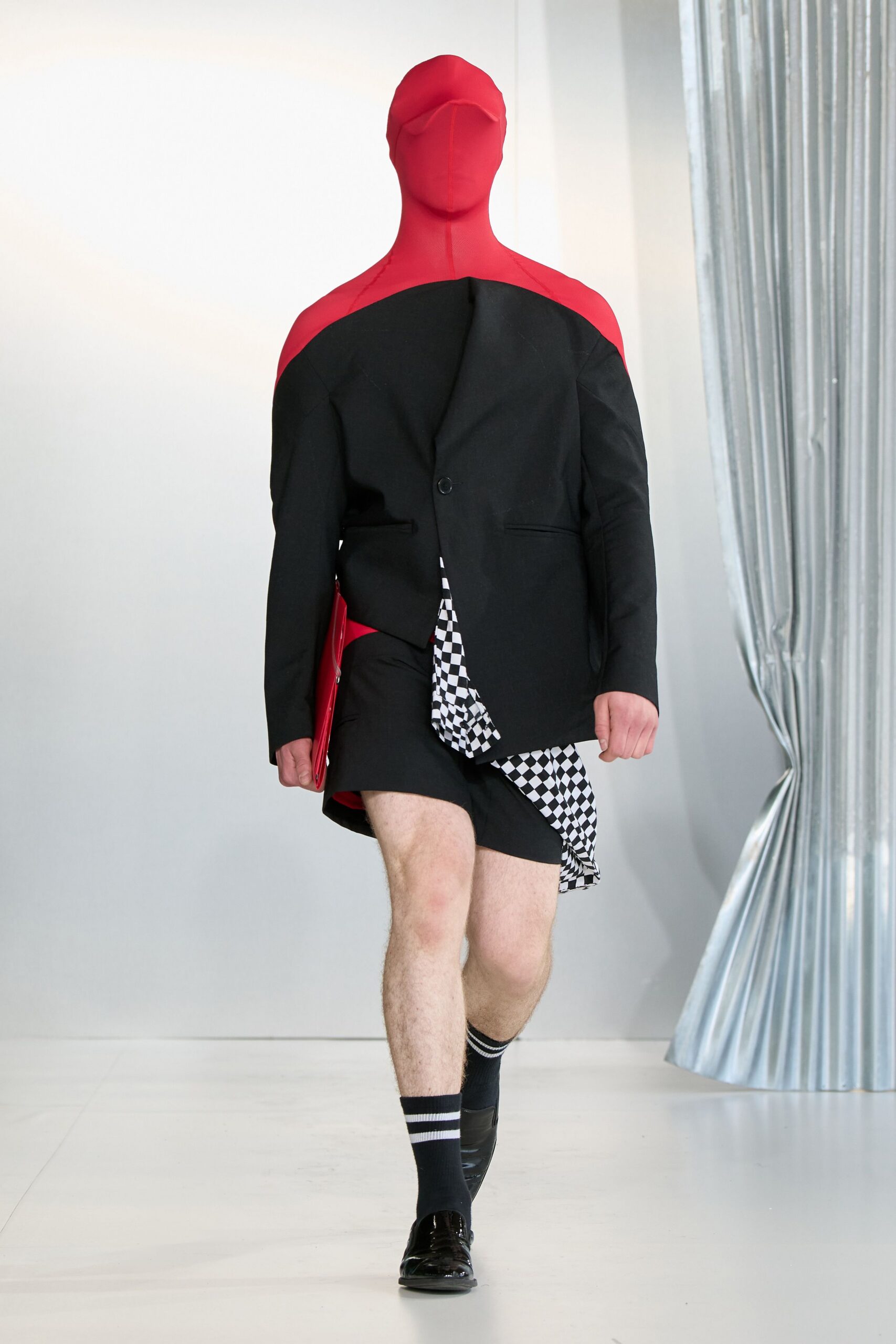 black long-sleeve collared structured buttoned blazer