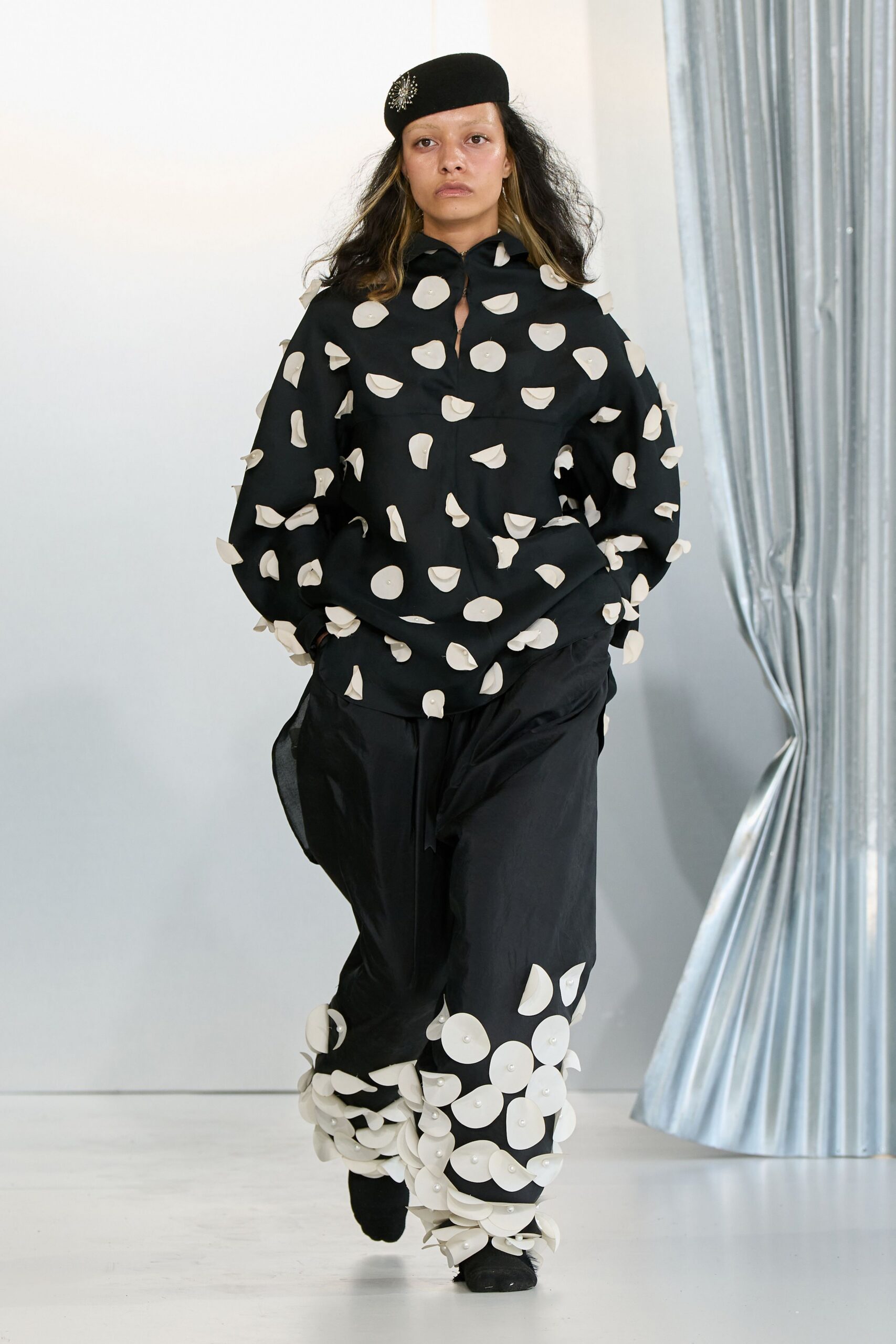 black cotton long-sleeve collared relaxed printed top