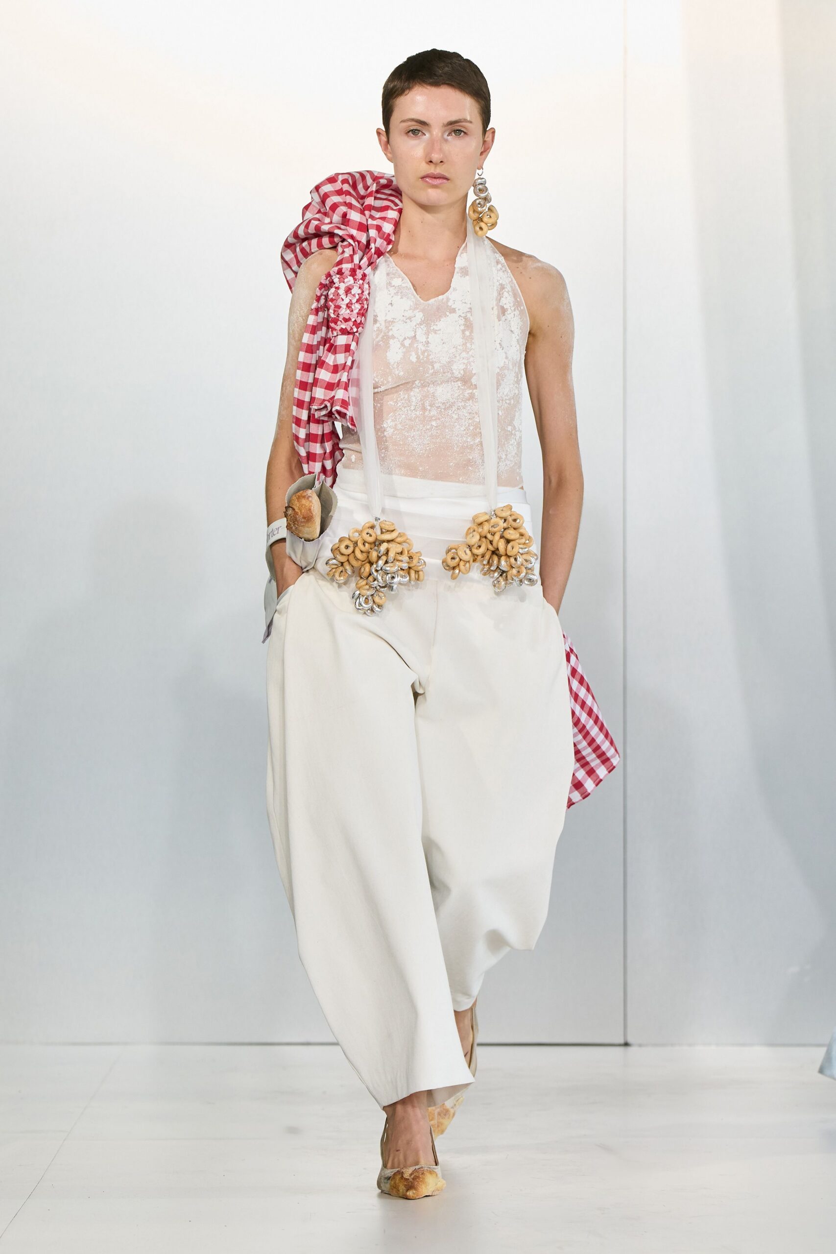 white lace sleeveless v-neck fitted embroidered top