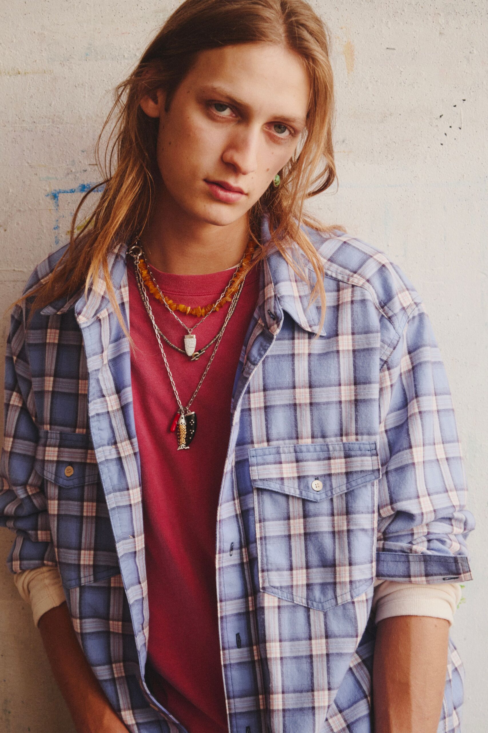 red cotton short-sleeve collared fitted t-shirt