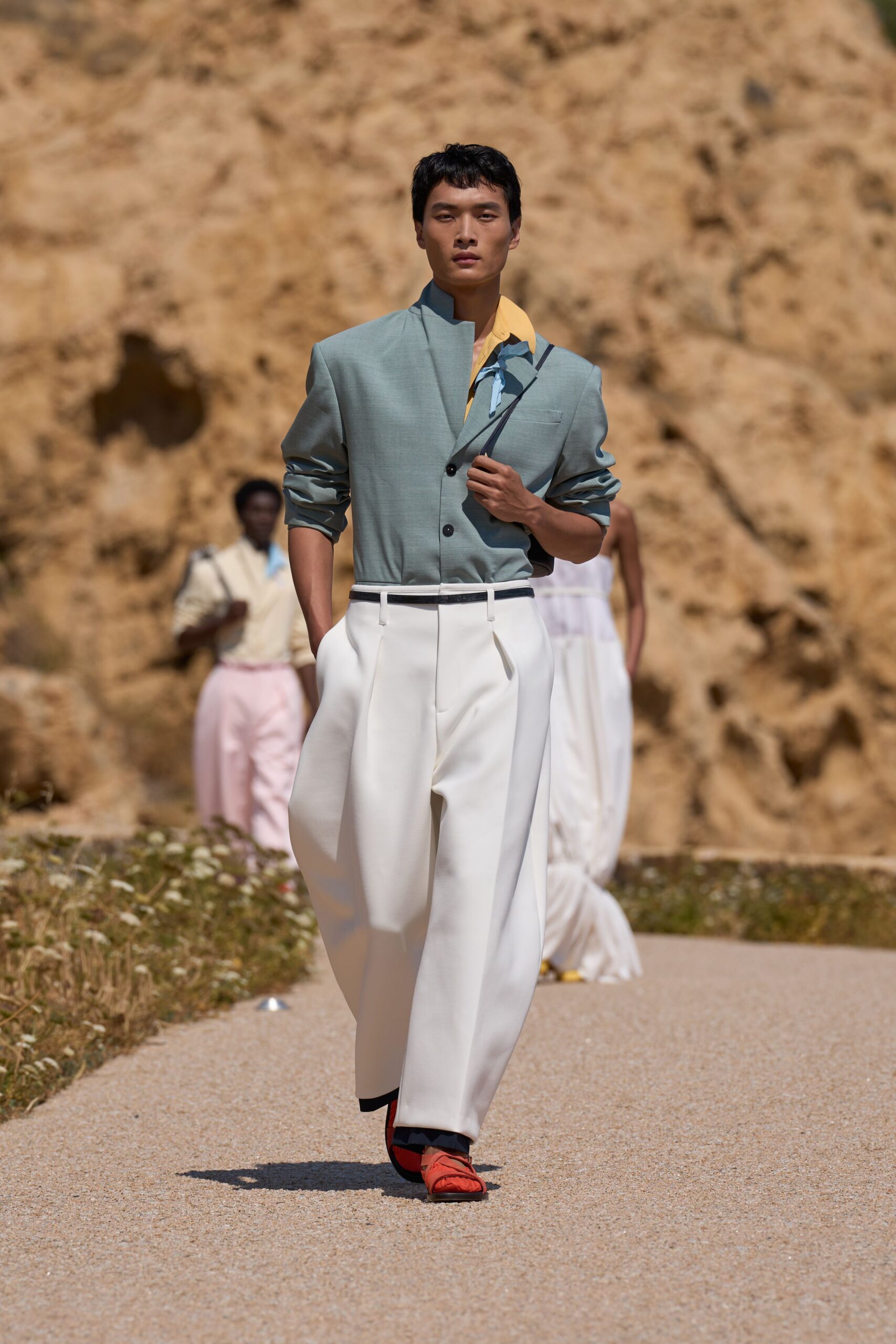white cotton relaxed high-waisted pleated pants