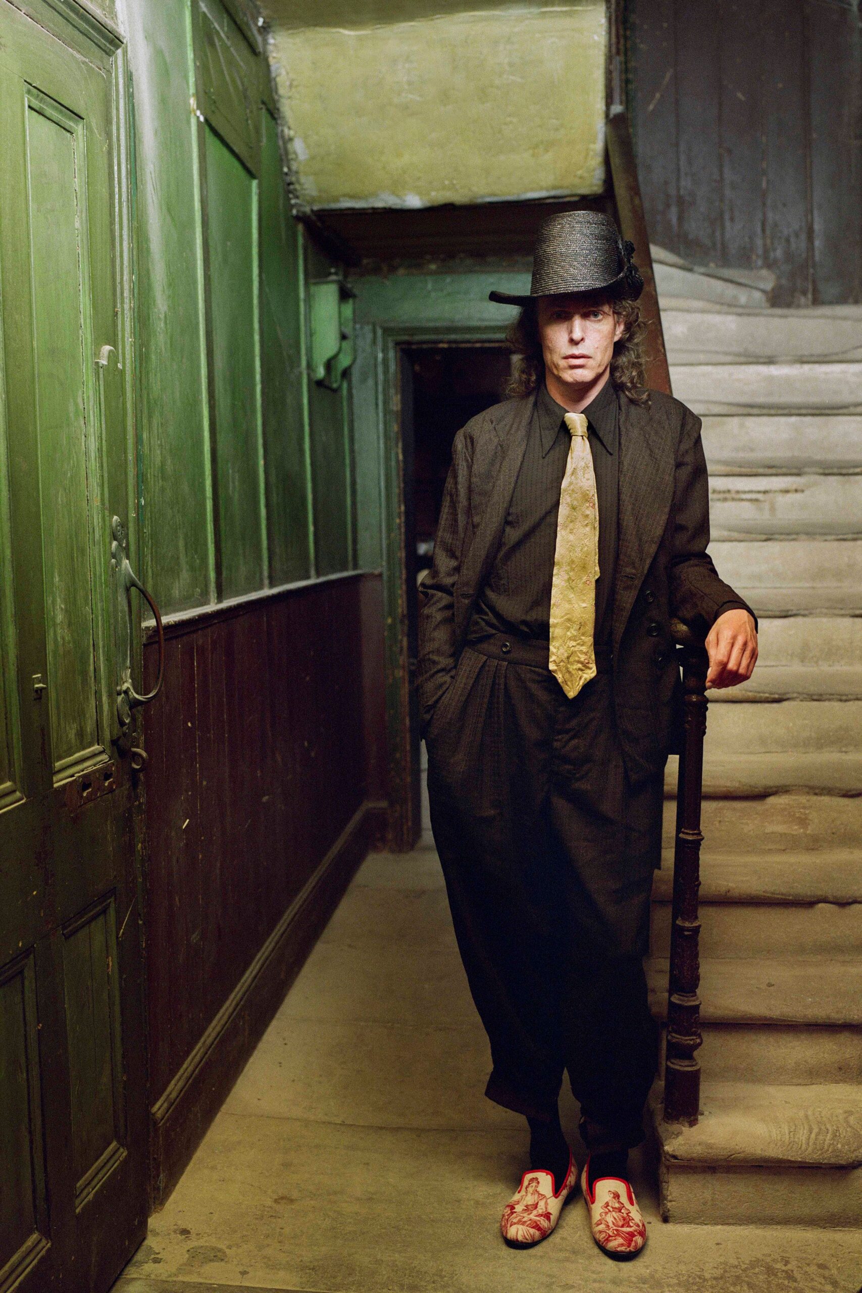 black cotton long-sleeve collared relaxed buttoned suit