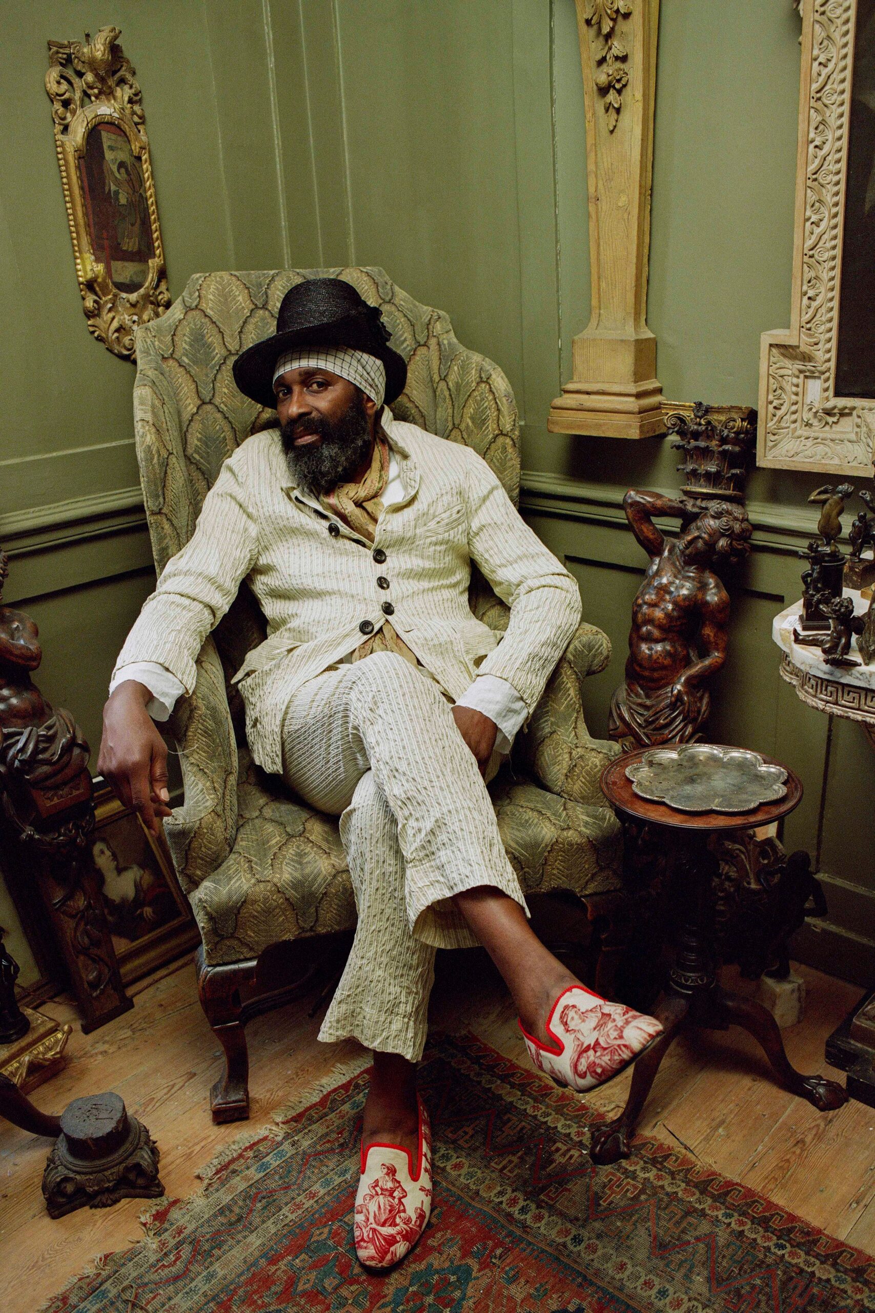 relaxed white striped suit with hat