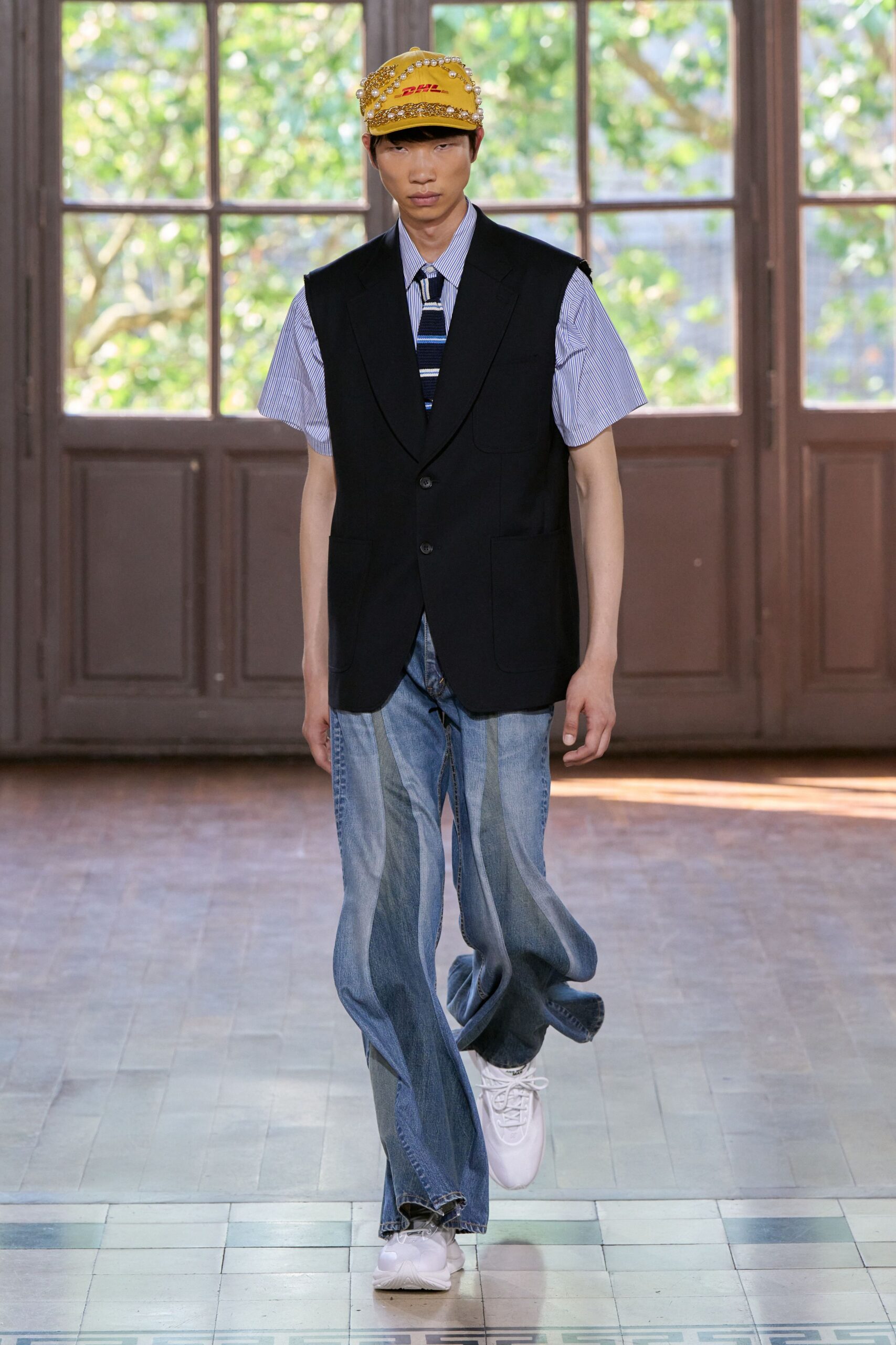black cotton short-sleeve collared tailored vest
