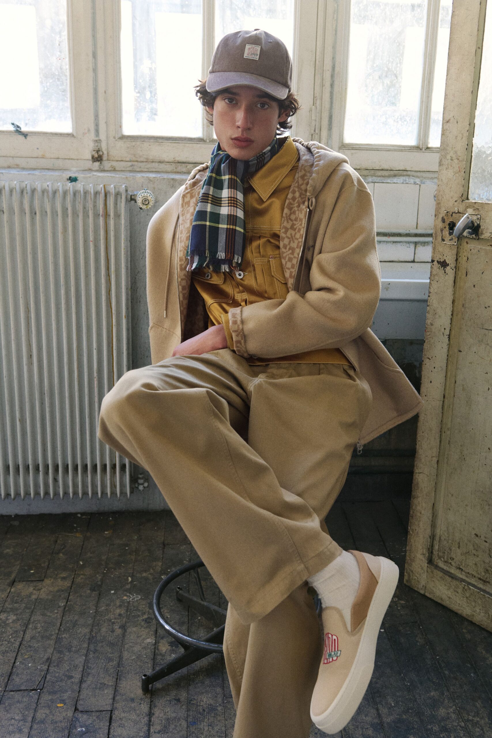 beige wool long-sleeve collared relaxed zippered jacket