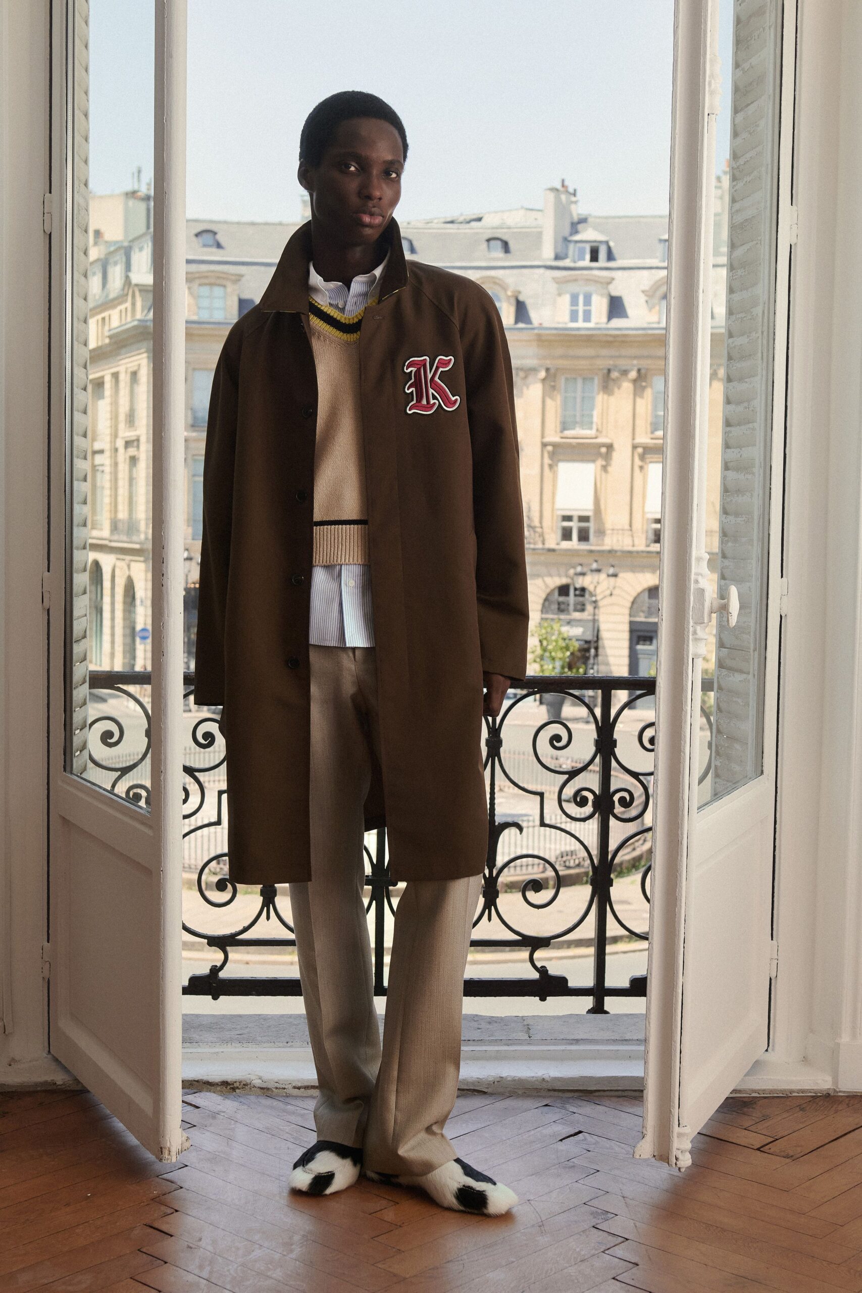 brown cotton long-sleeve collared relaxed buttoned coat