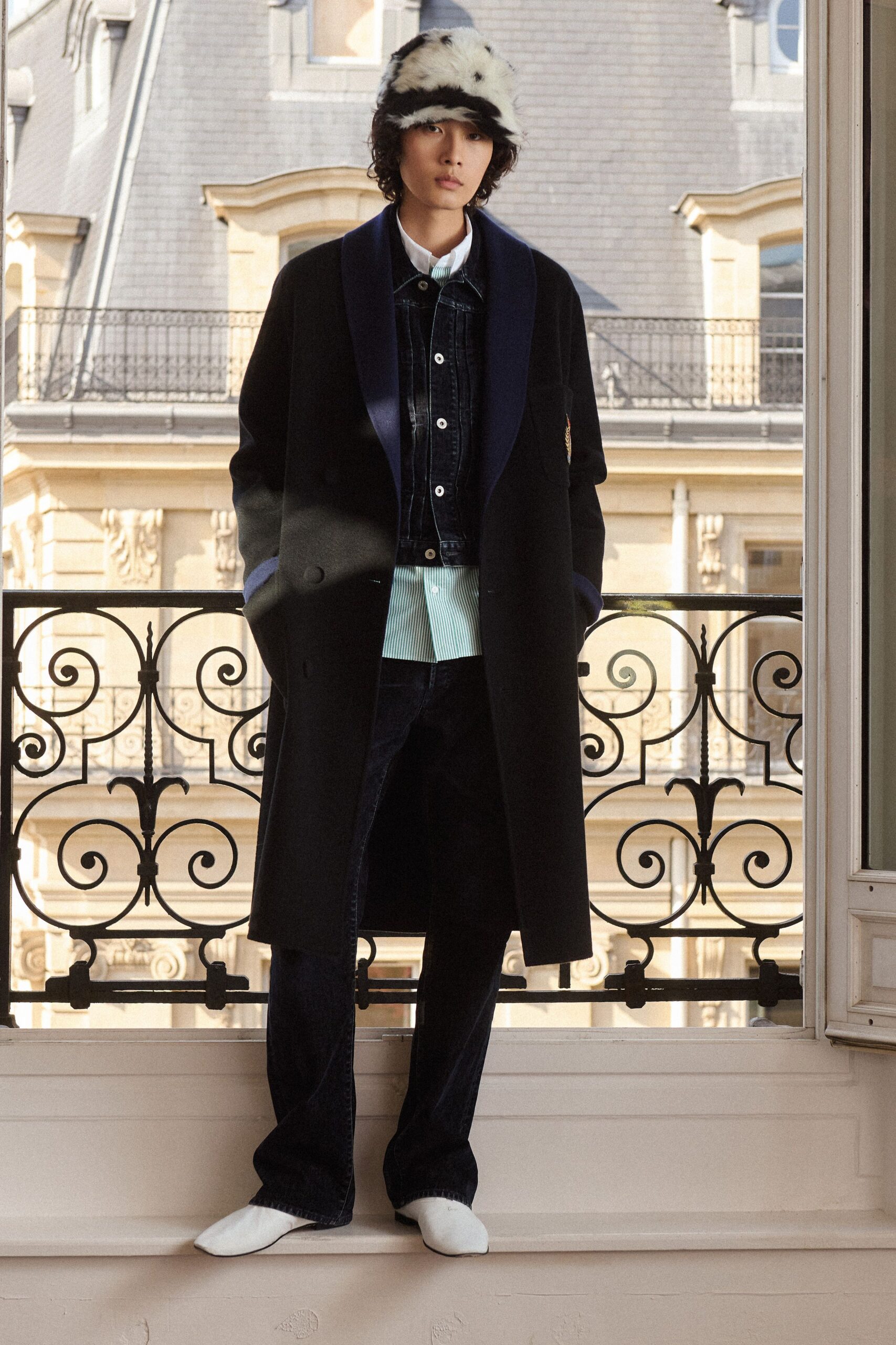 black wool long-sleeve collared relaxed coat