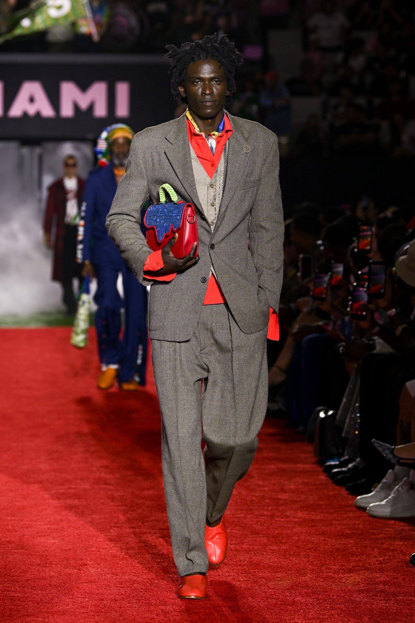 gray wool long-sleeve collared tailored buttoned suit