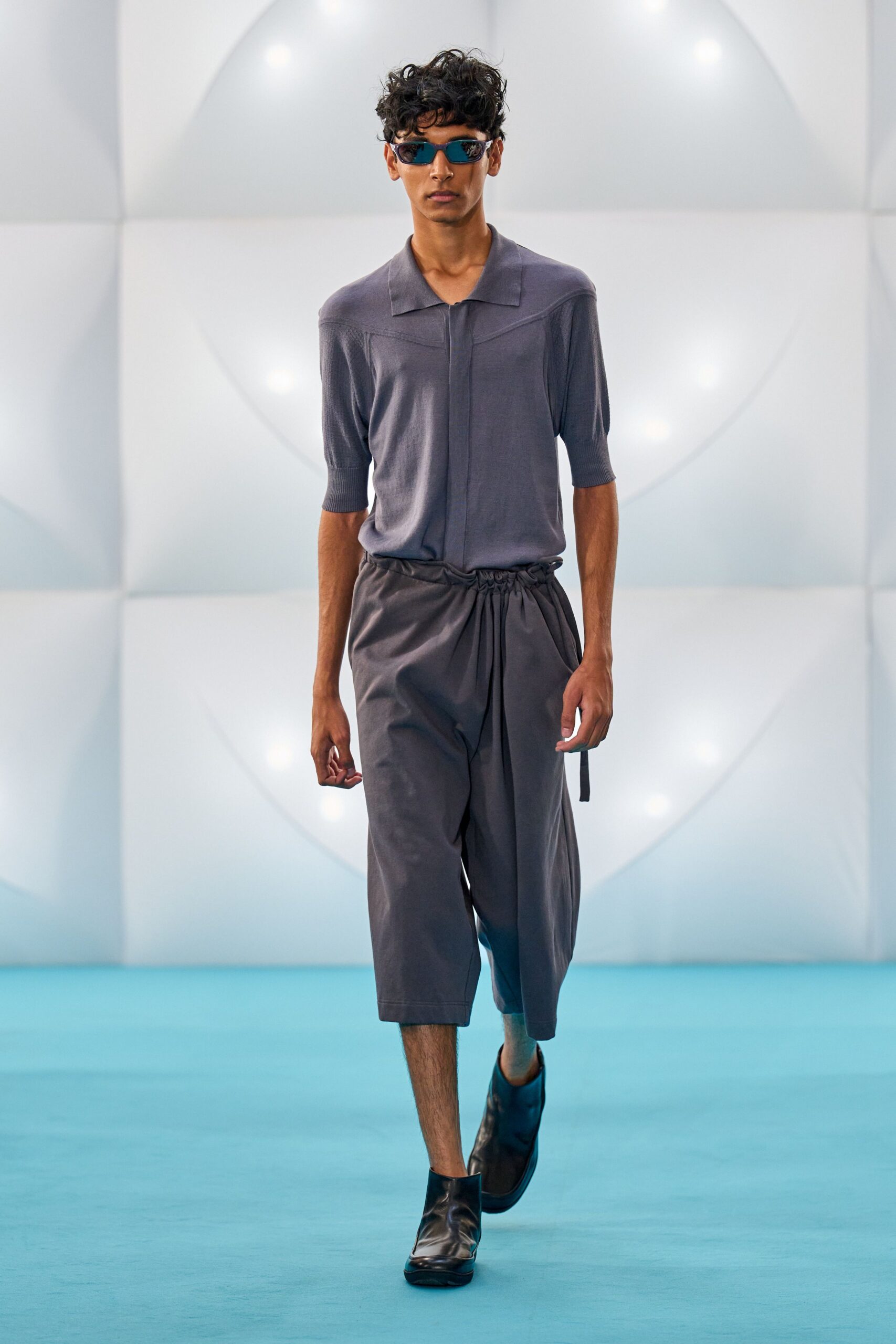 gray cotton short-sleeve collared relaxed shirt