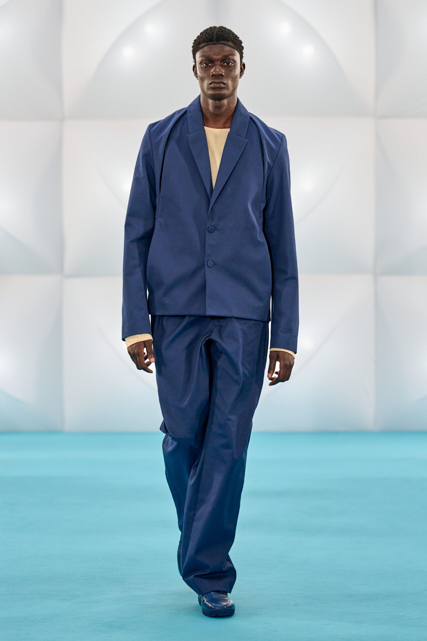 blue cotton long-sleeve collared tailored suit