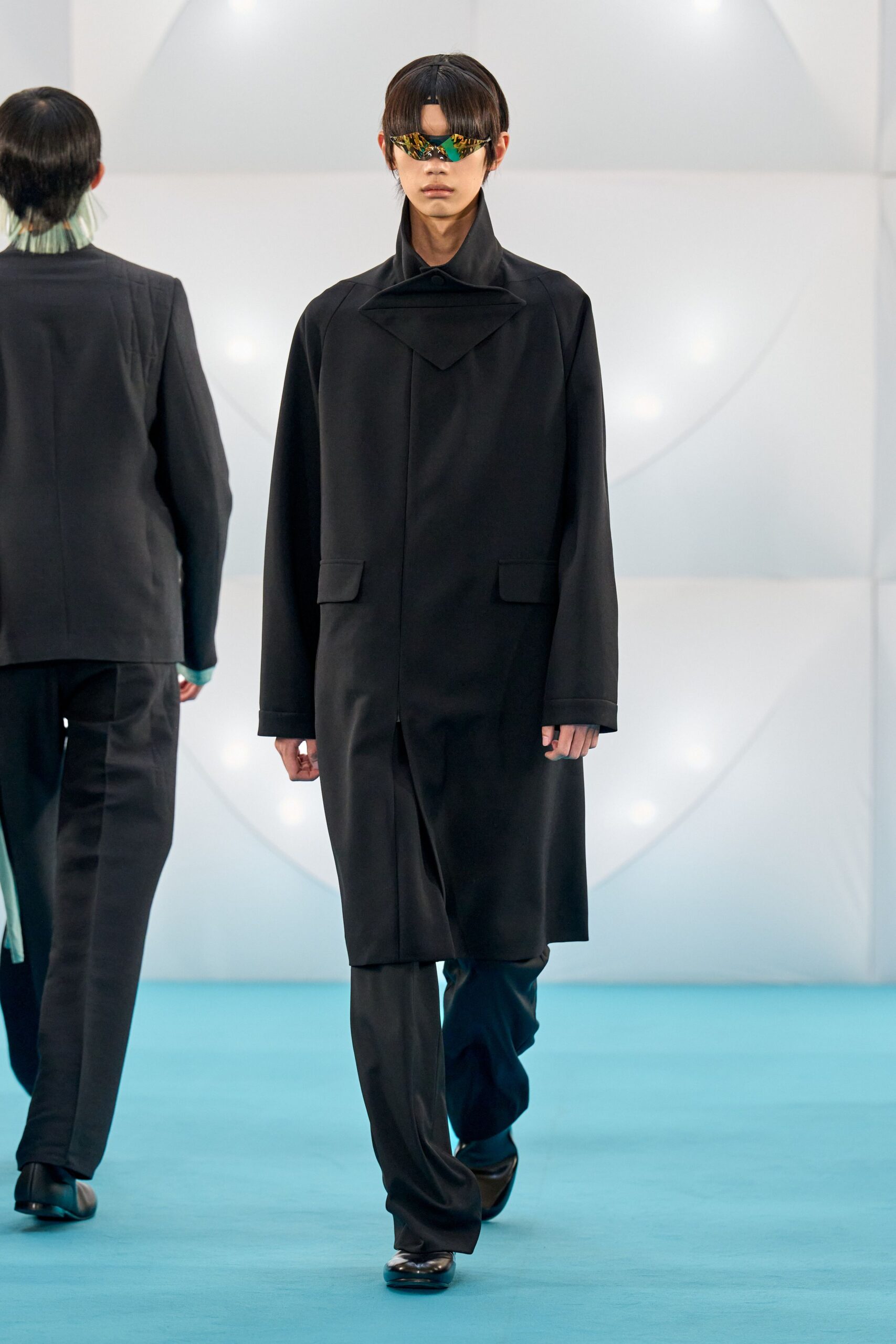 black wool long-sleeve collared relaxed buttoned coat