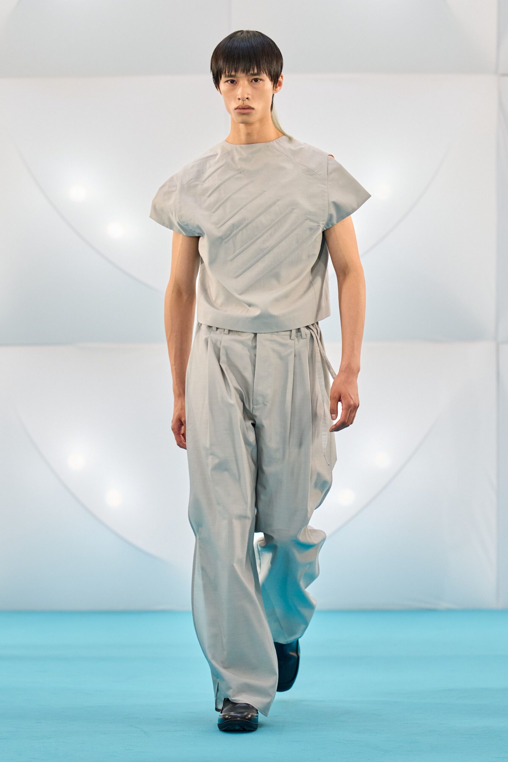 gray cotton short-sleeve high-neck relaxed pleated top