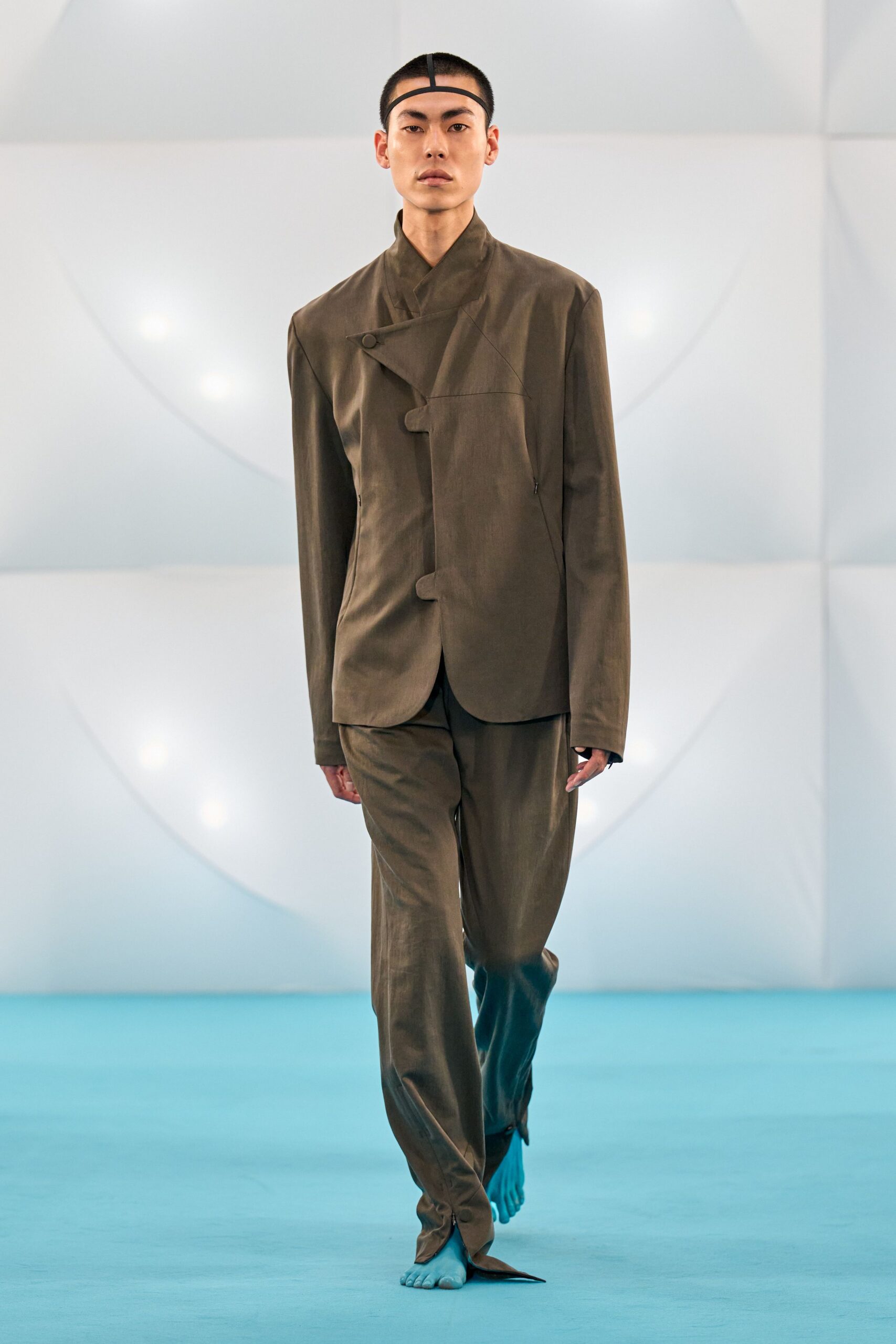 brown cotton long-sleeve collared tailored buttoned suit