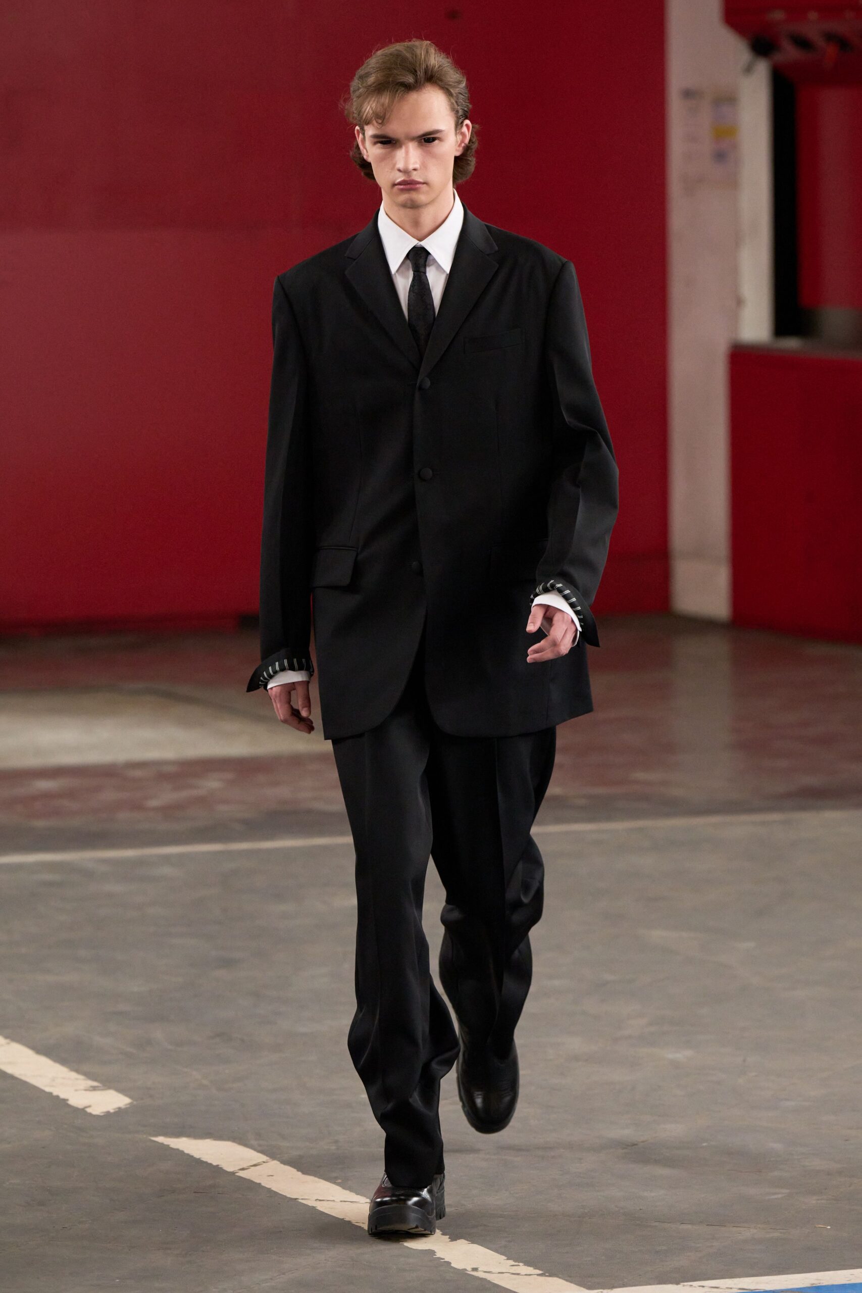 black long-sleeve collared tailored buttoned suit