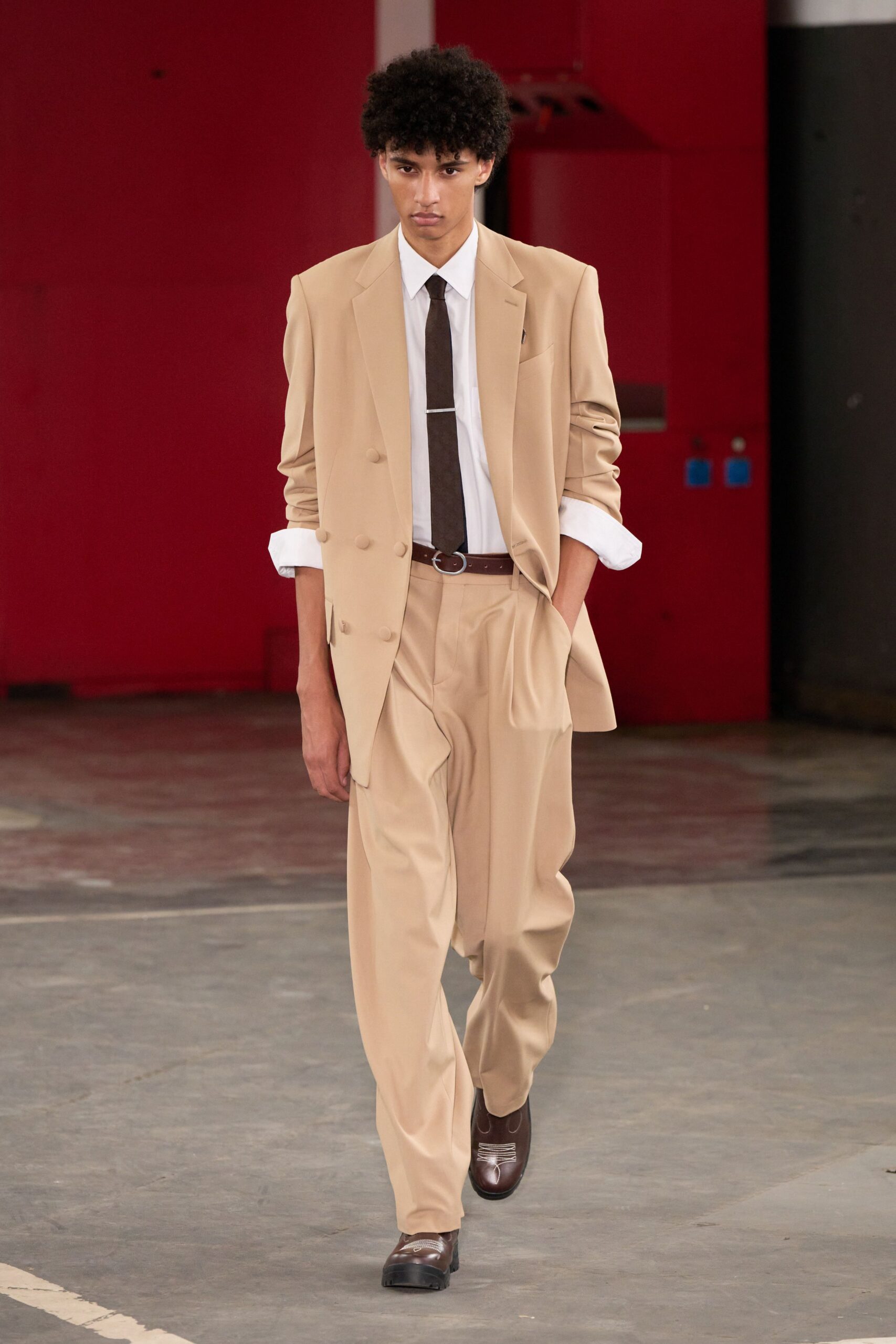 beige long-sleeve collared tailored suit