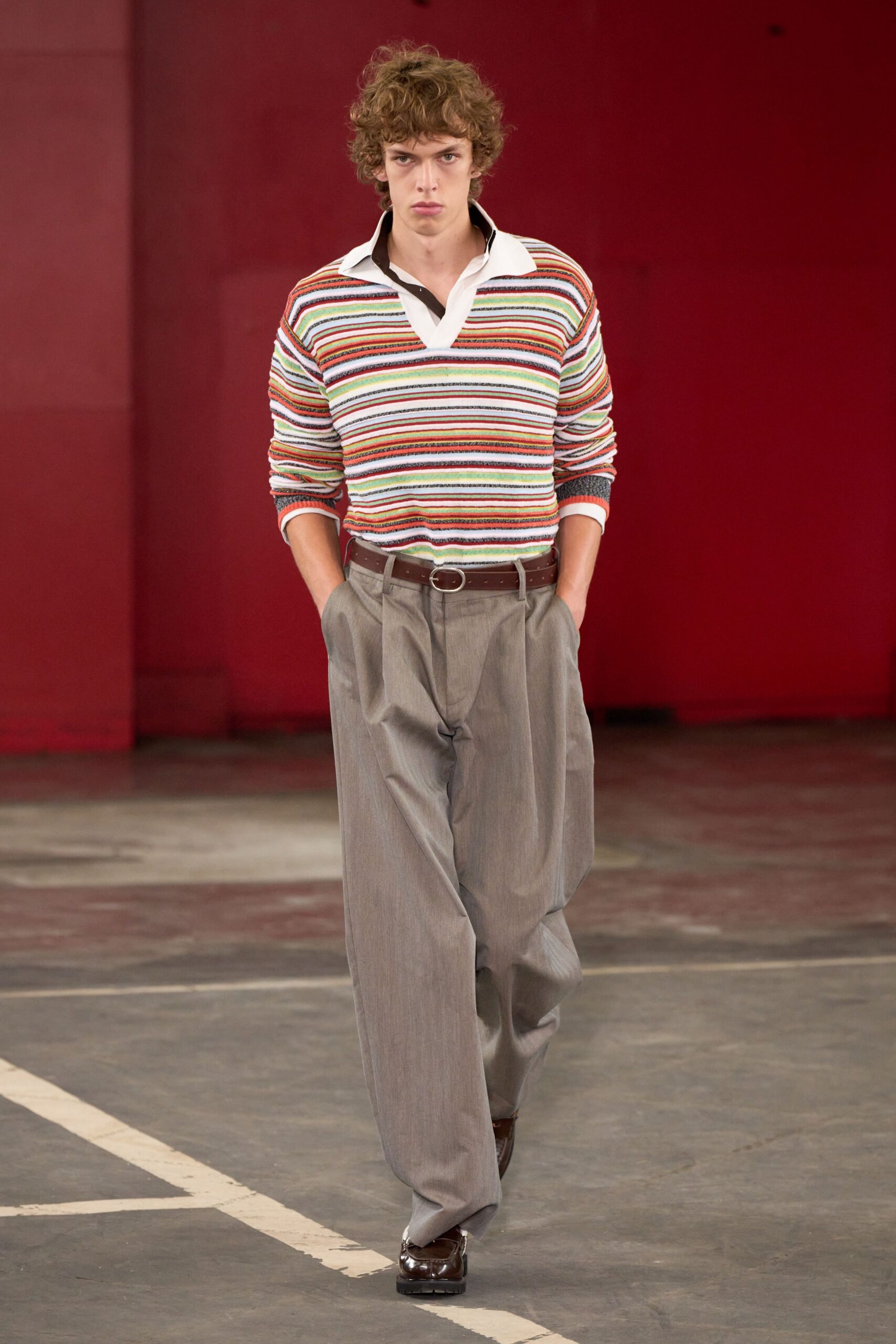 gray cotton relaxed pleated pants