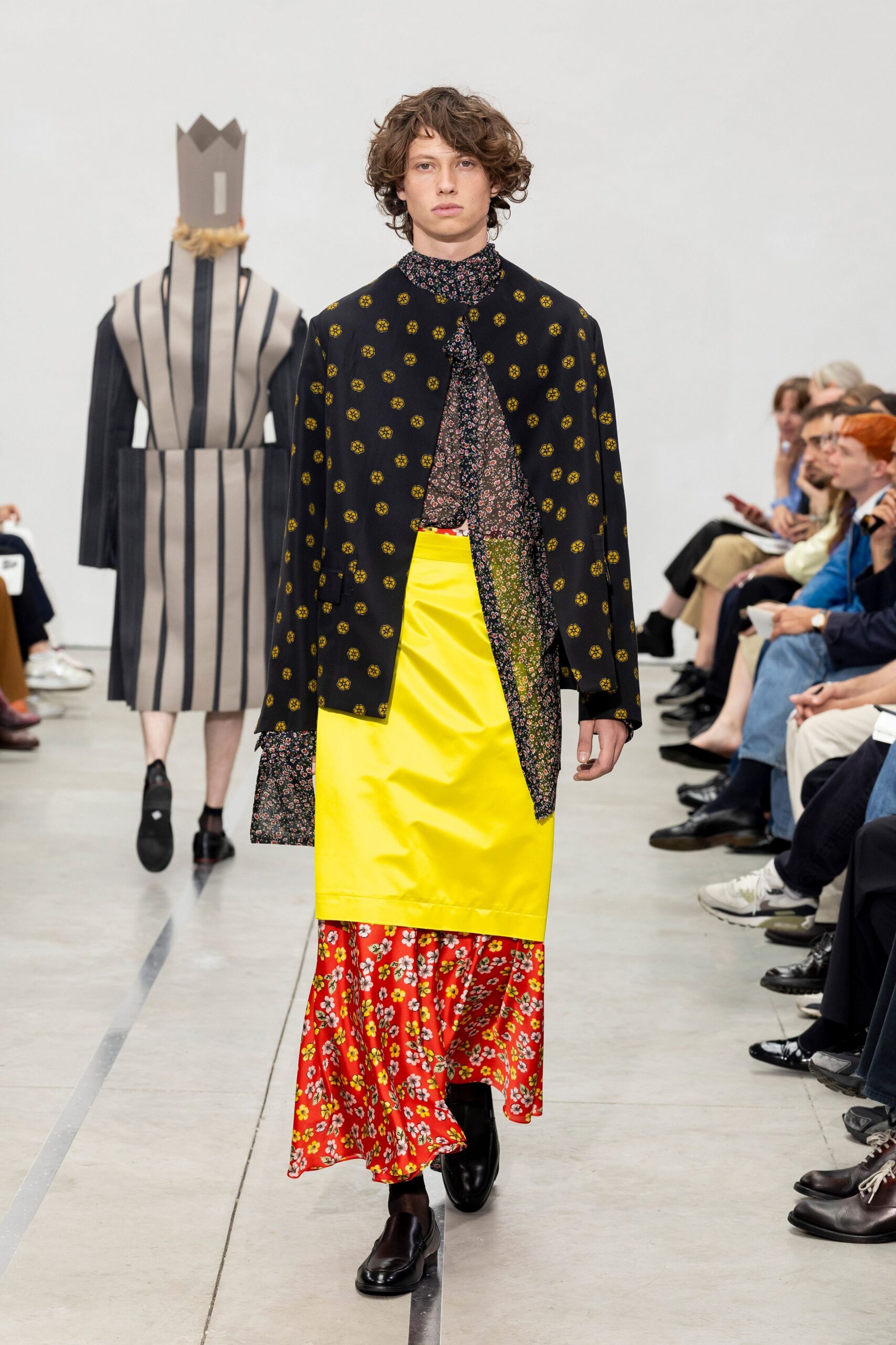 black cotton long-sleeve collared relaxed printed jacket