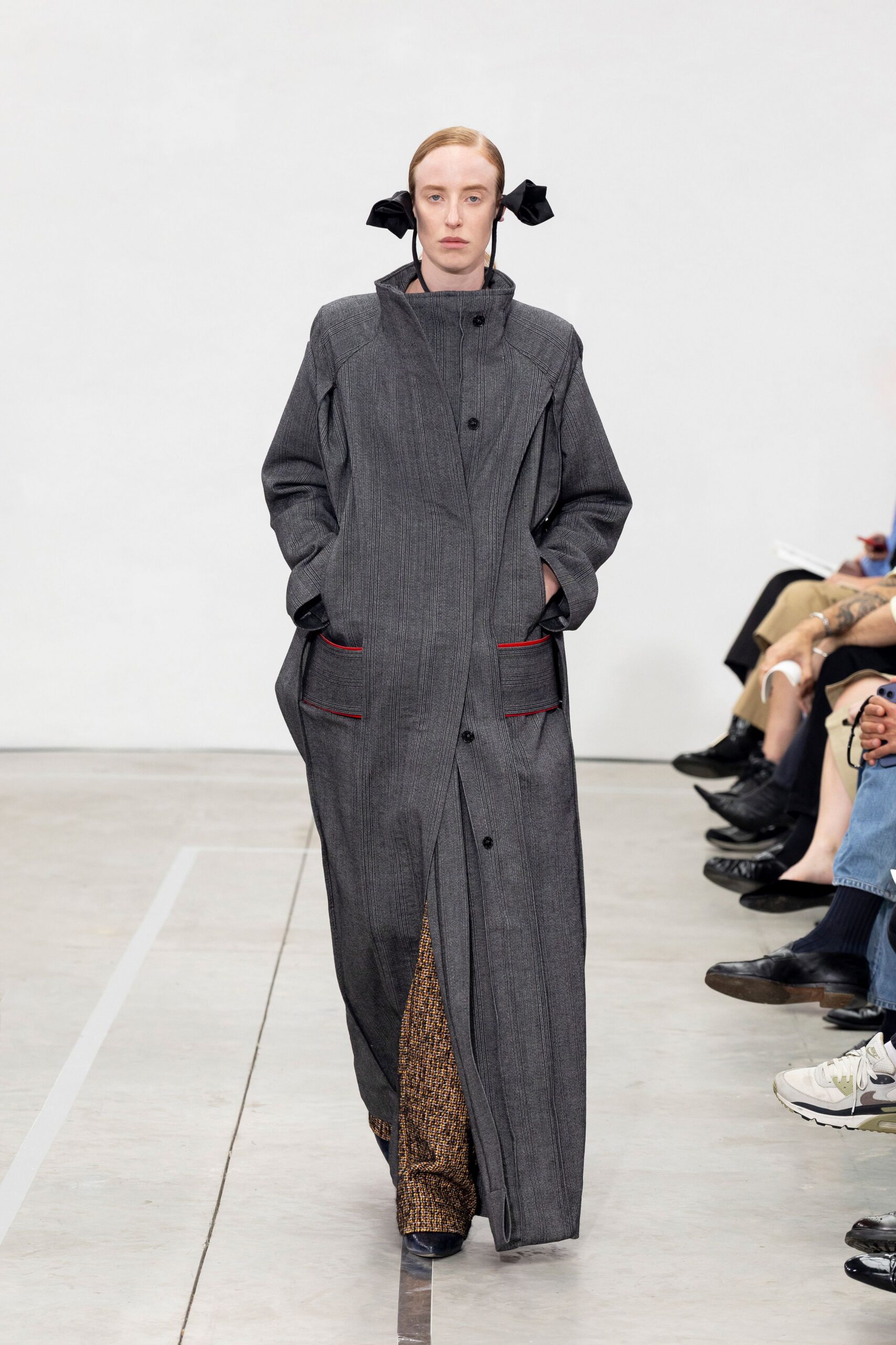 gray wool long-sleeve collared relaxed buttoned pockets coat