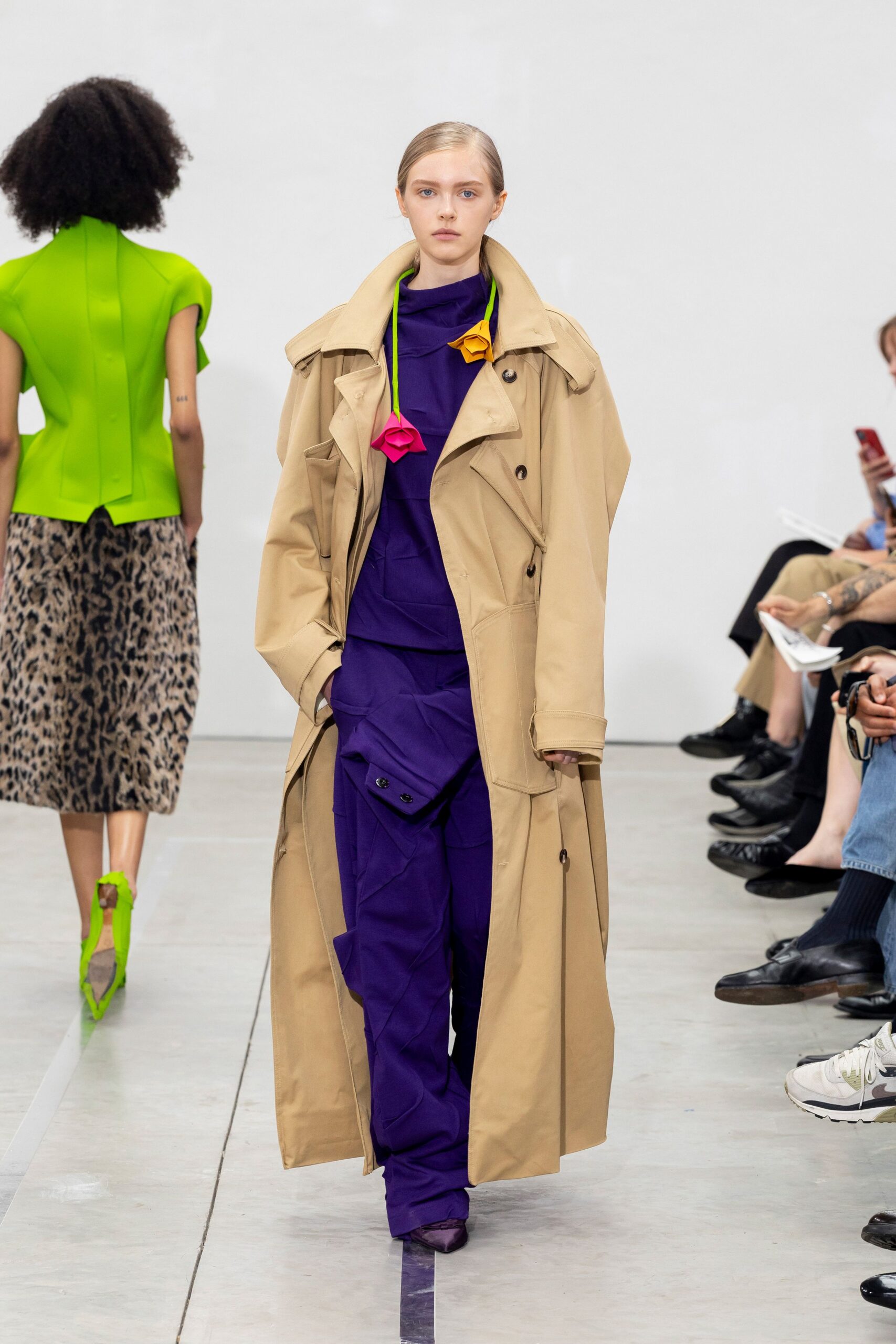 beige cotton long-sleeve collared relaxed buttoned trench