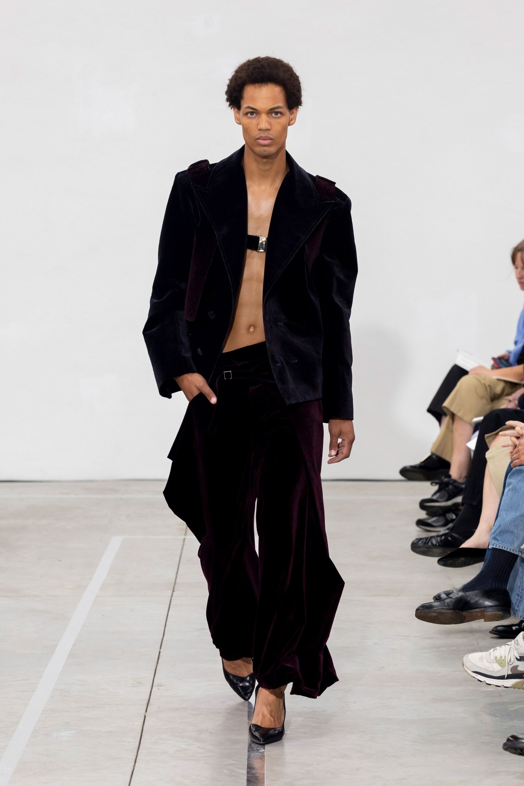 black velvet long-sleeve collared structured buttoned jacket