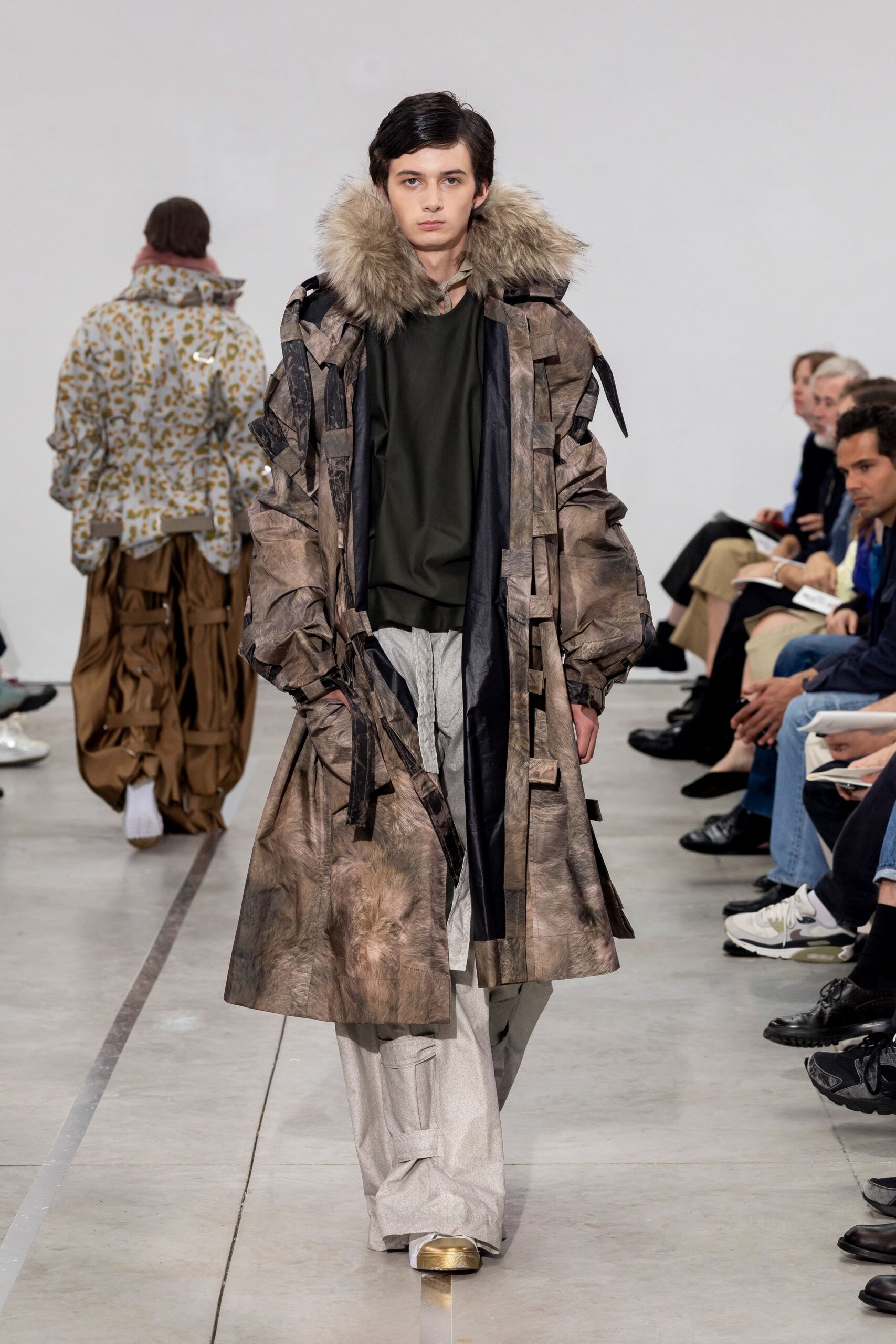 brown fur long-sleeve collared relaxed layered zippered coat