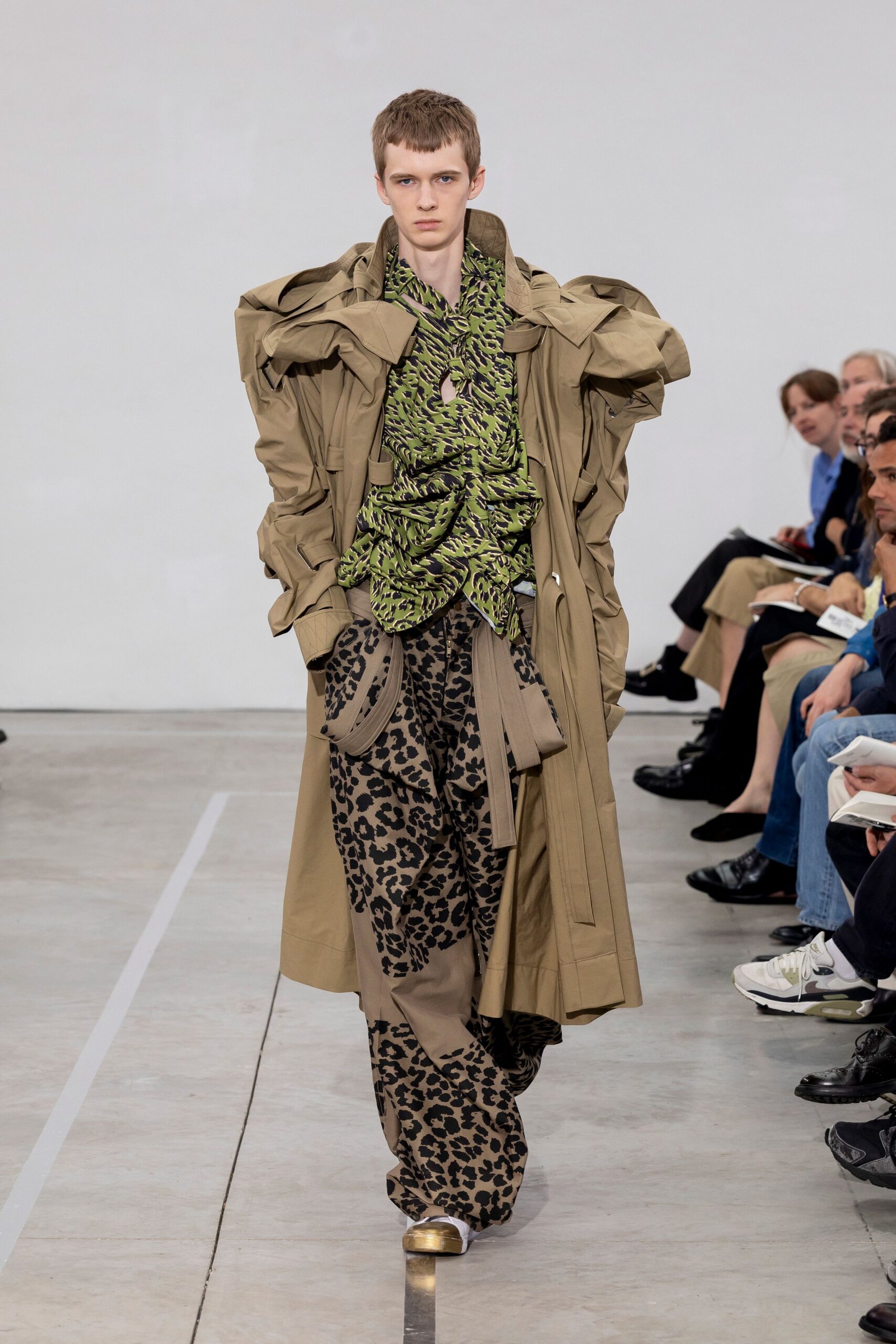 beige cotton long-sleeve collared oversized layered coat