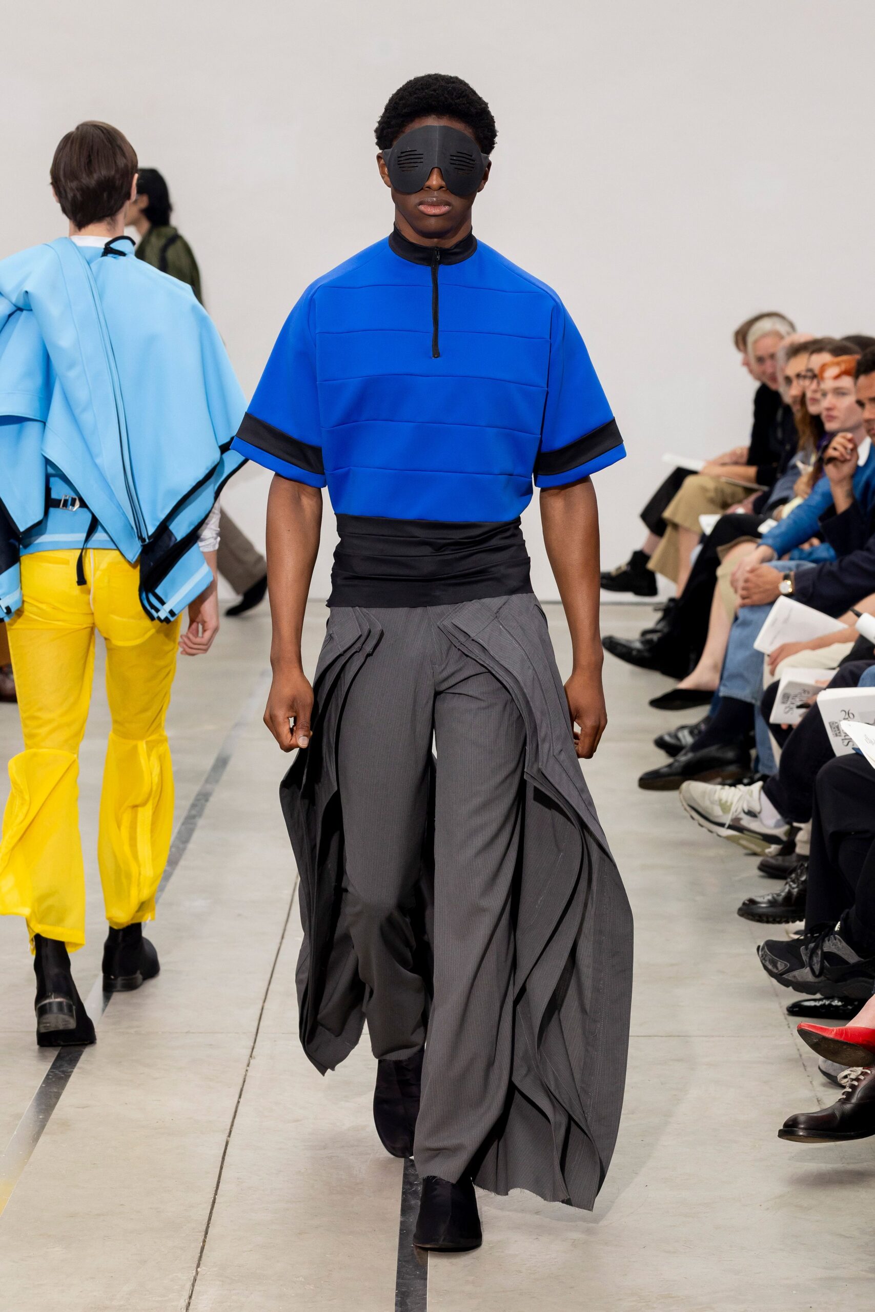 blue short-sleeve collared fitted top