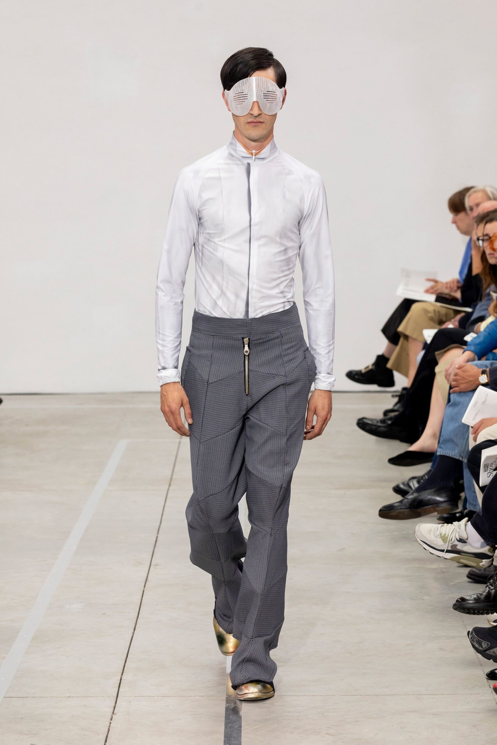 gray cotton relaxed zippered pleated pants