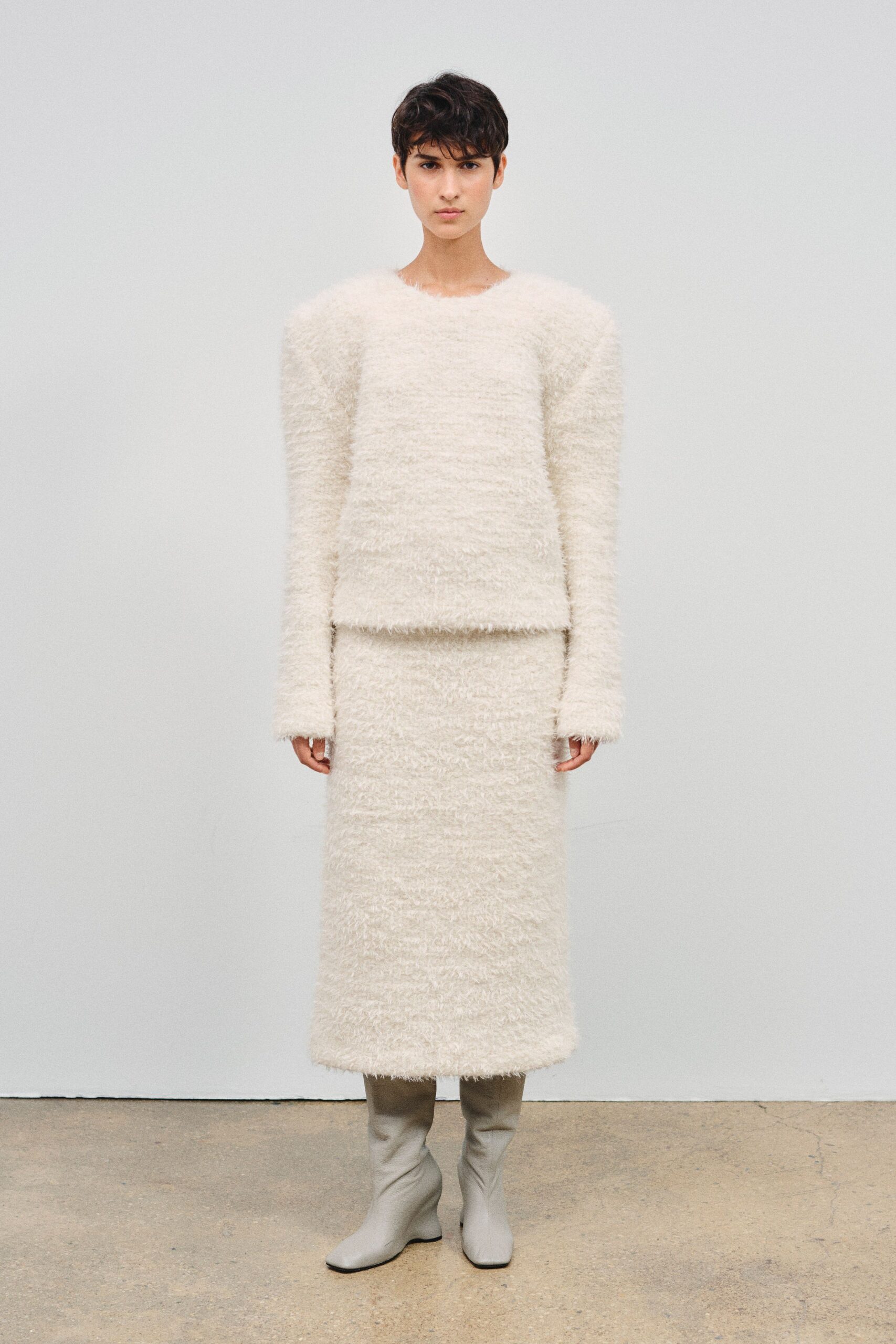 white wool long-sleeve collared fitted textured top