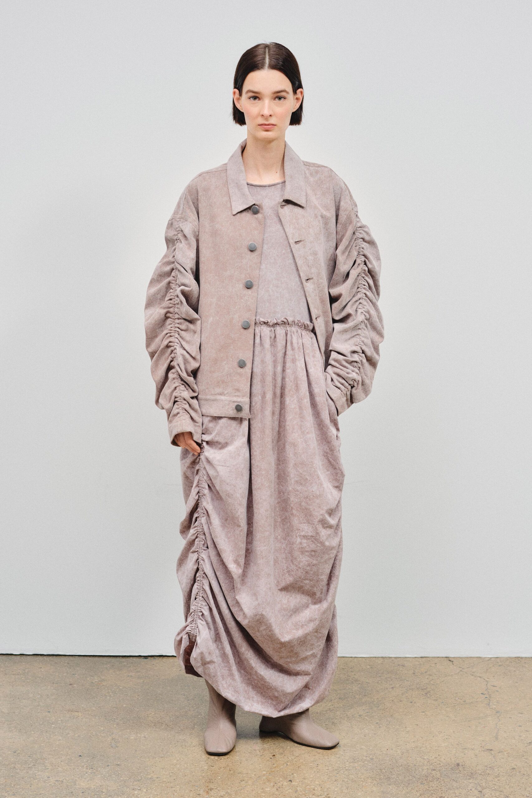 beige cotton long-sleeve collared relaxed pleated jacket