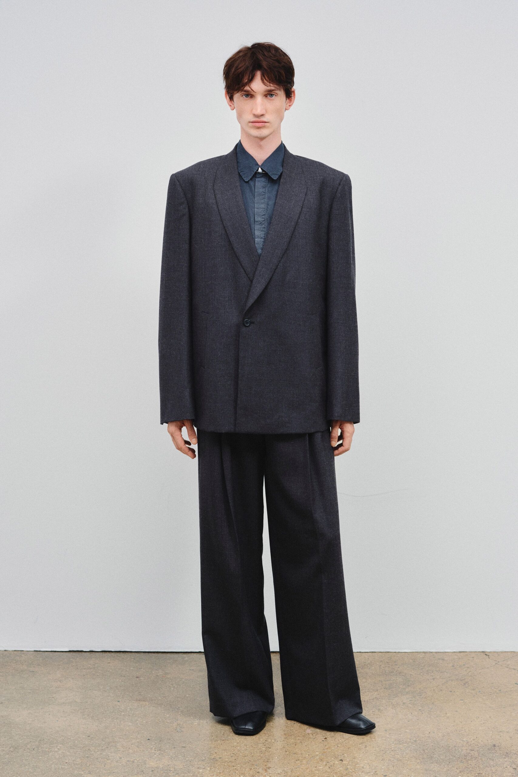 gray wool long-sleeve collared oversized buttoned blazer