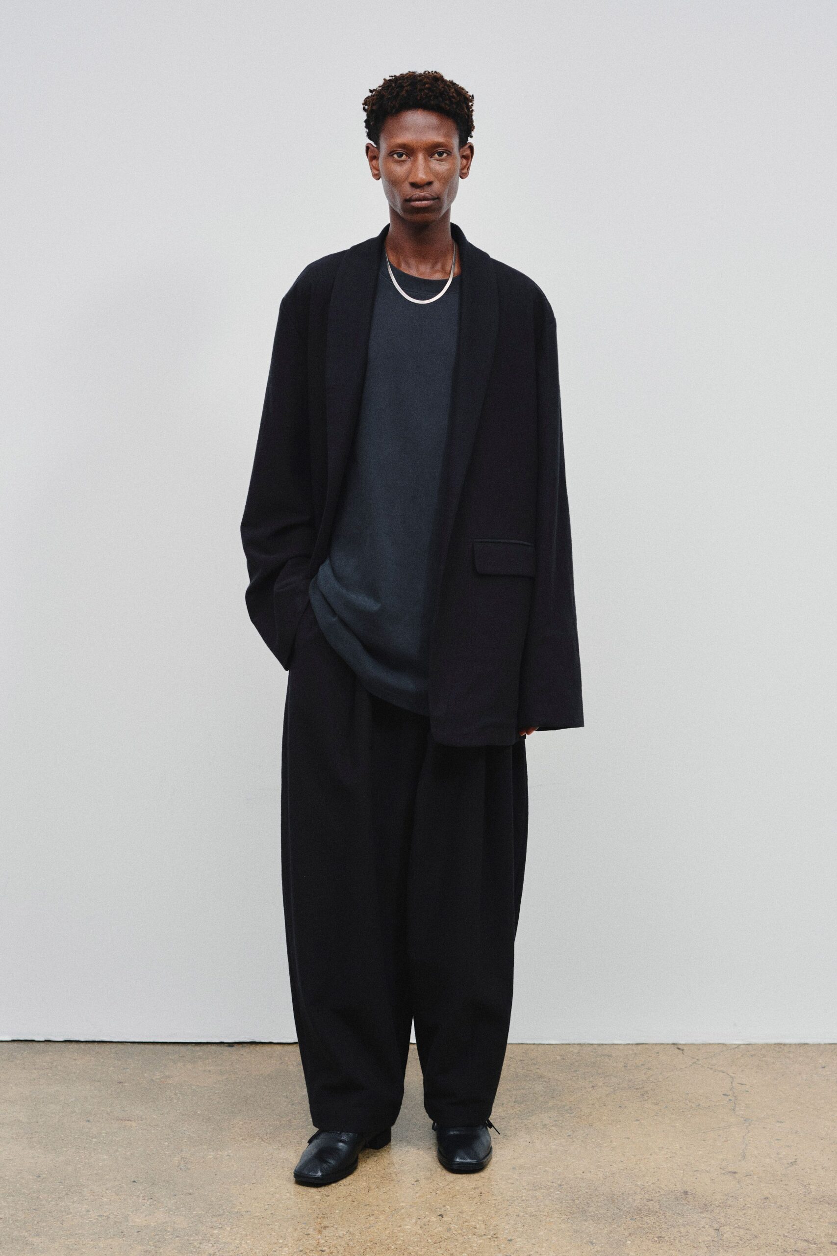 black cotton long-sleeve collared oversized jacket