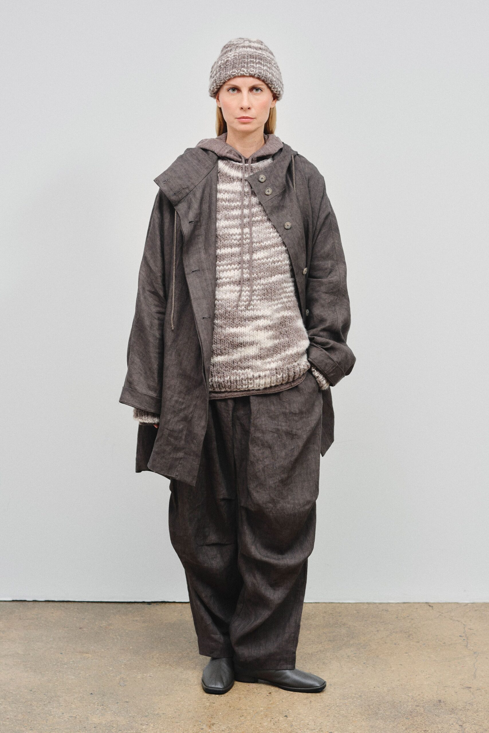 gray linen long-sleeve collared relaxed buttoned coat